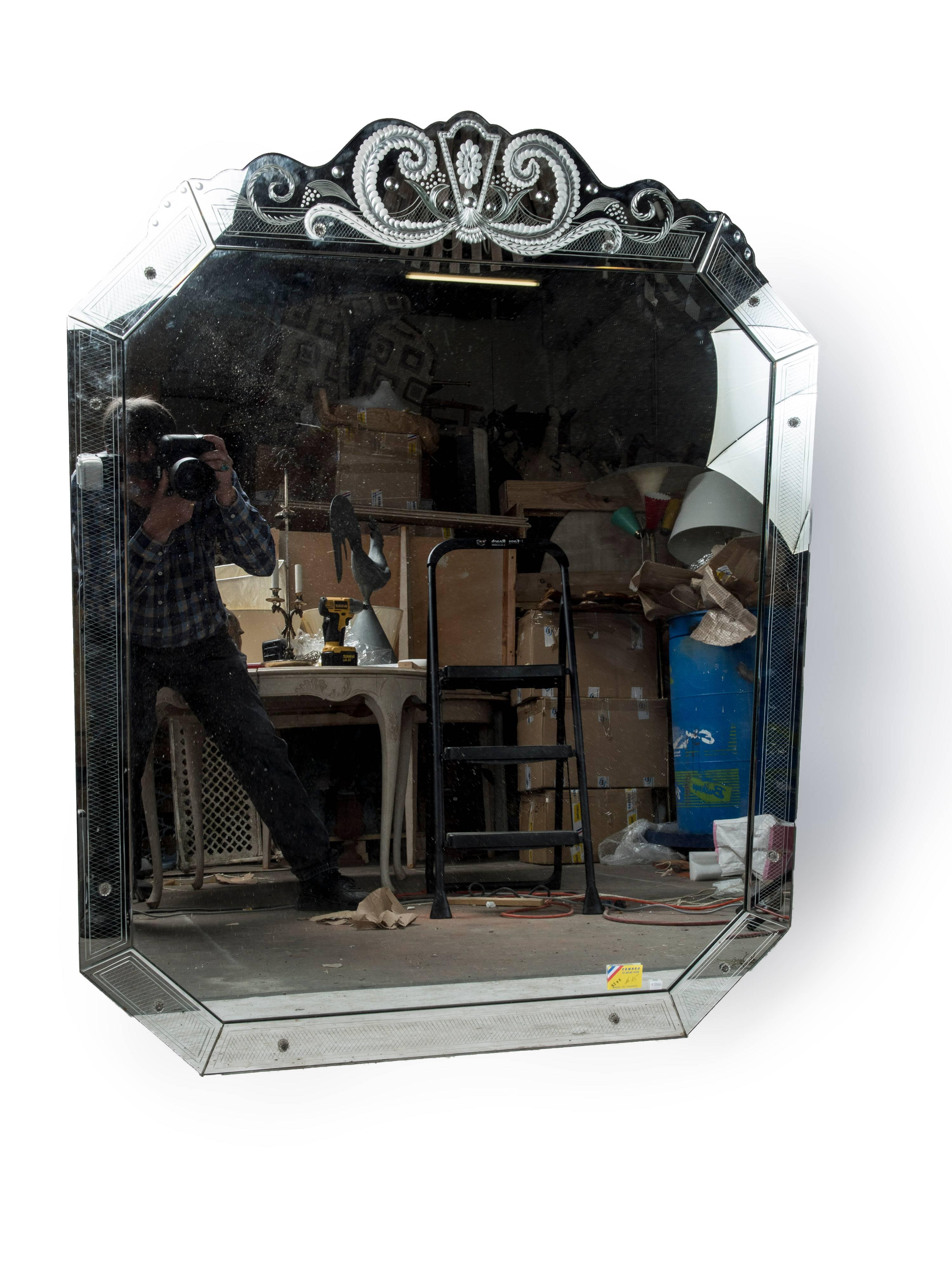 Venetian Style Mirror In Excellent Condition In Washington, DC