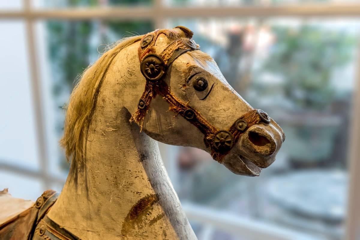 Caballo balancín pintado Estadounidense en venta
