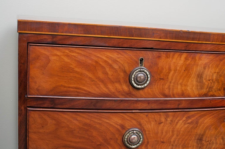 Georgian Bow-Front Chest with Exceptional Figured Mahogany In Excellent Condition In Alexandria, VA