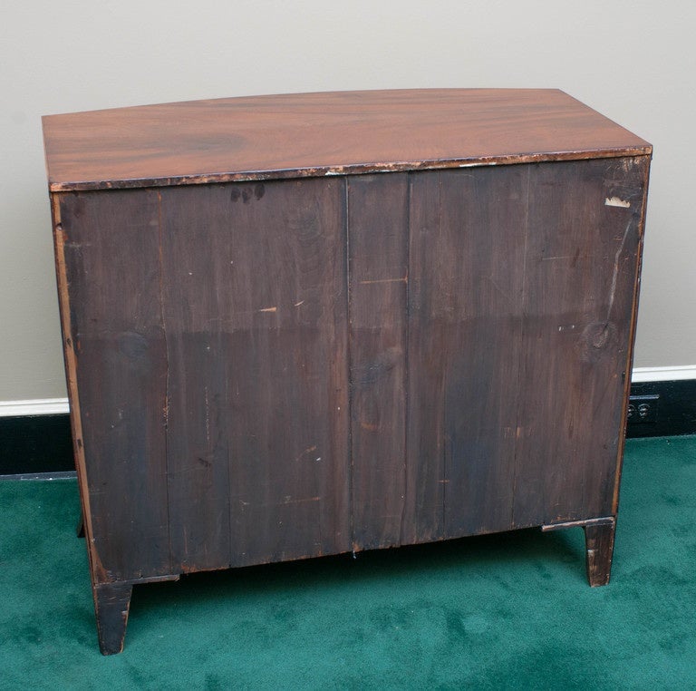 Georgian Bow-Front Chest with Exceptional Figured Mahogany 3