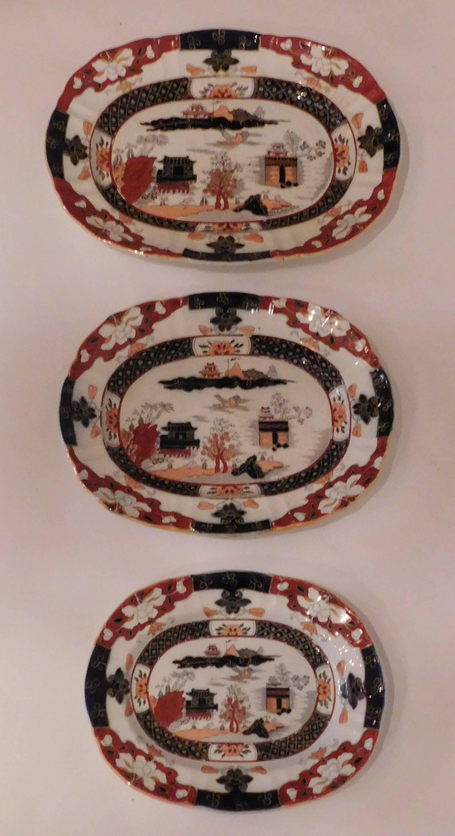 Set of Three Mason's Graduated Platters, Staffordshire, circa 1825 For Sale 3