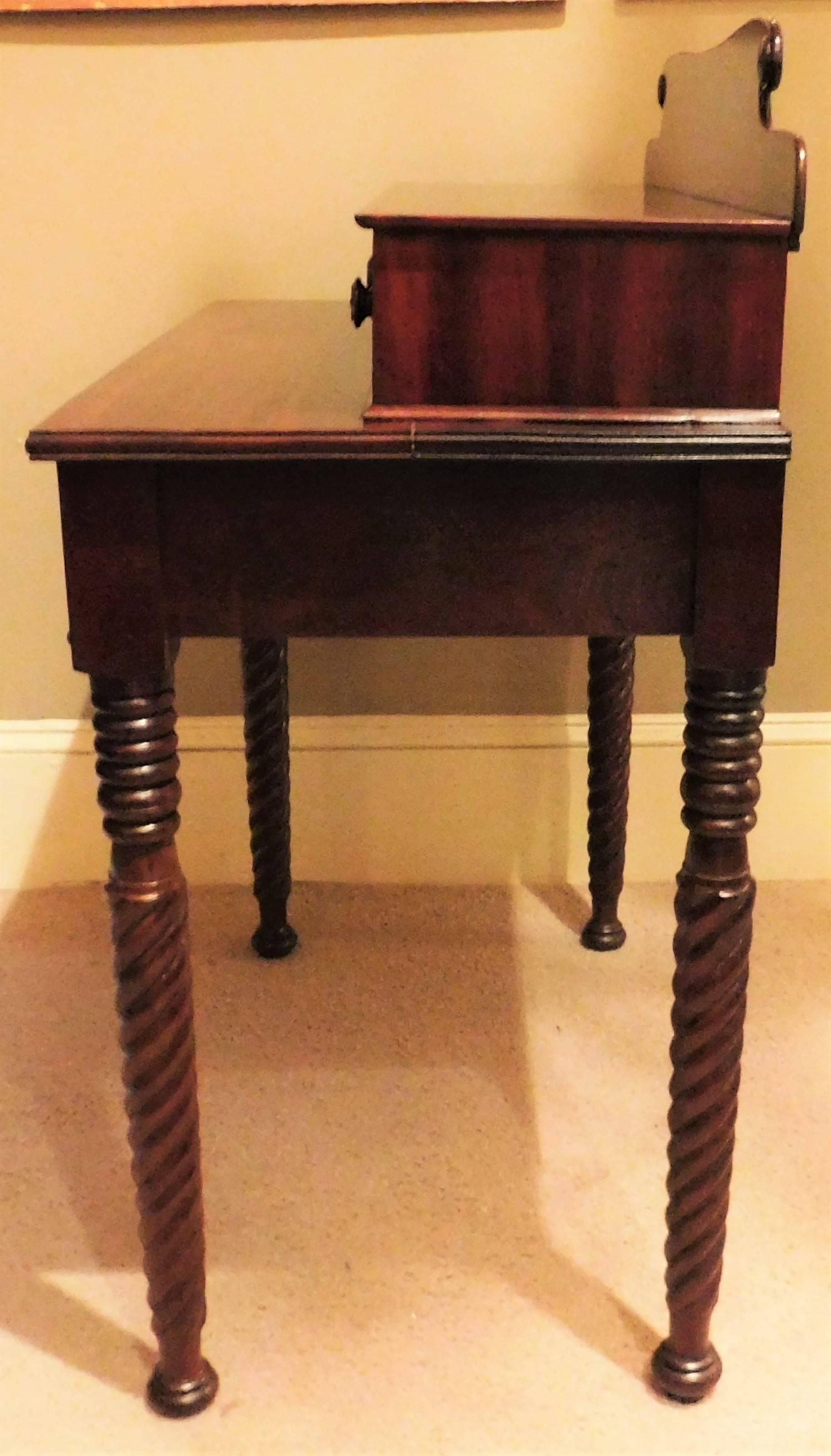 Federal Dressing Table, New England, circa 1810 In Excellent Condition In Alexandria, VA