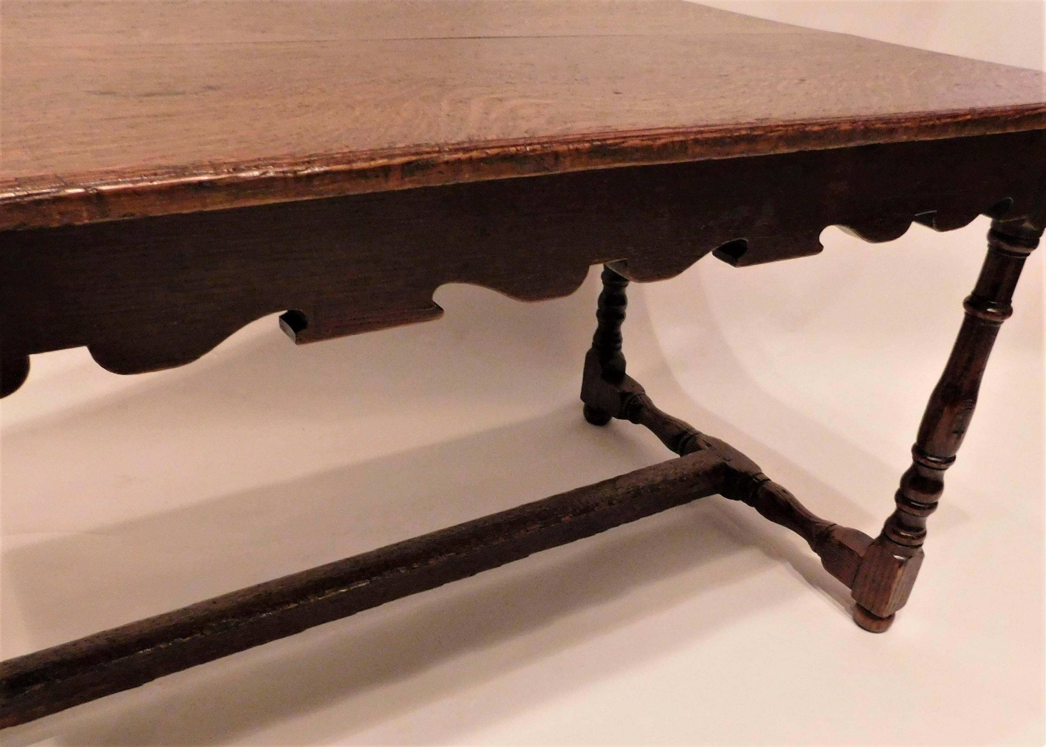Jacobean Style Oak Coffee Table In Excellent Condition In Alexandria, VA
