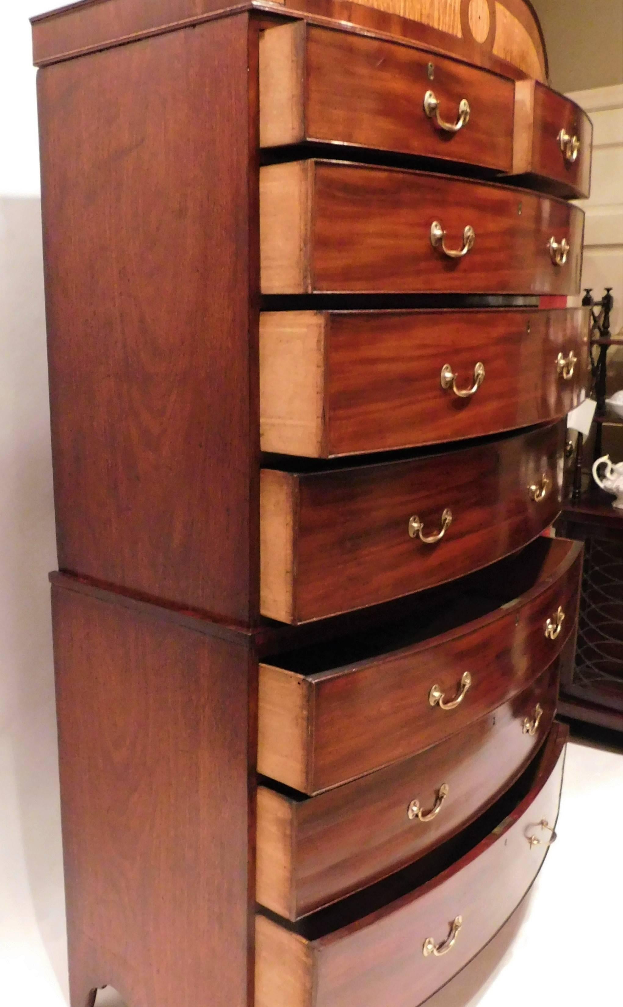William IV Mahogany Eight-Drawer Chest-on-Chest, England, circa 1820 In Excellent Condition In Alexandria, VA