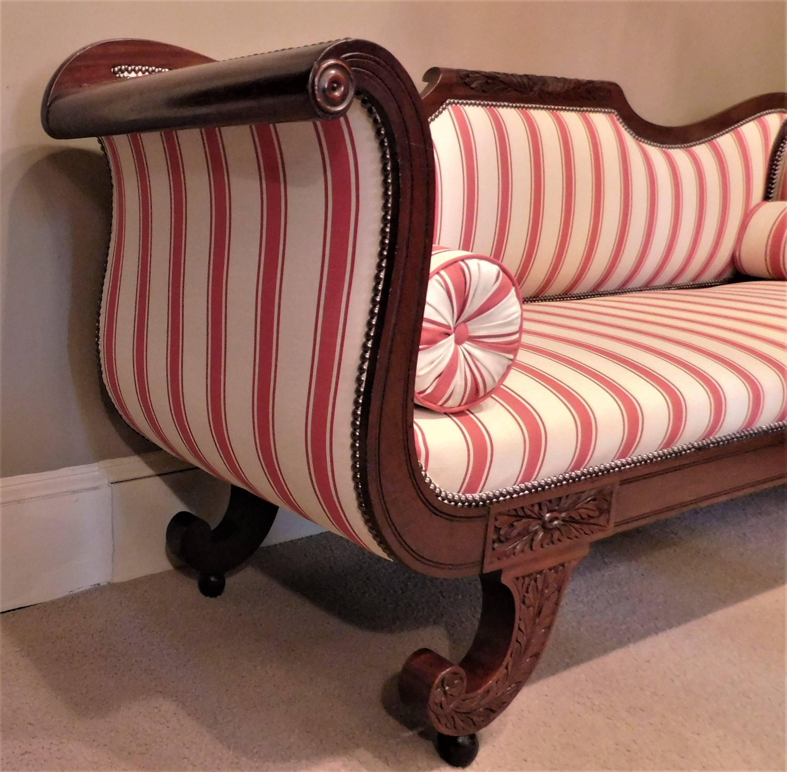 Classical Sofa, Mid-Atlantic, circa 1810 For Sale 2