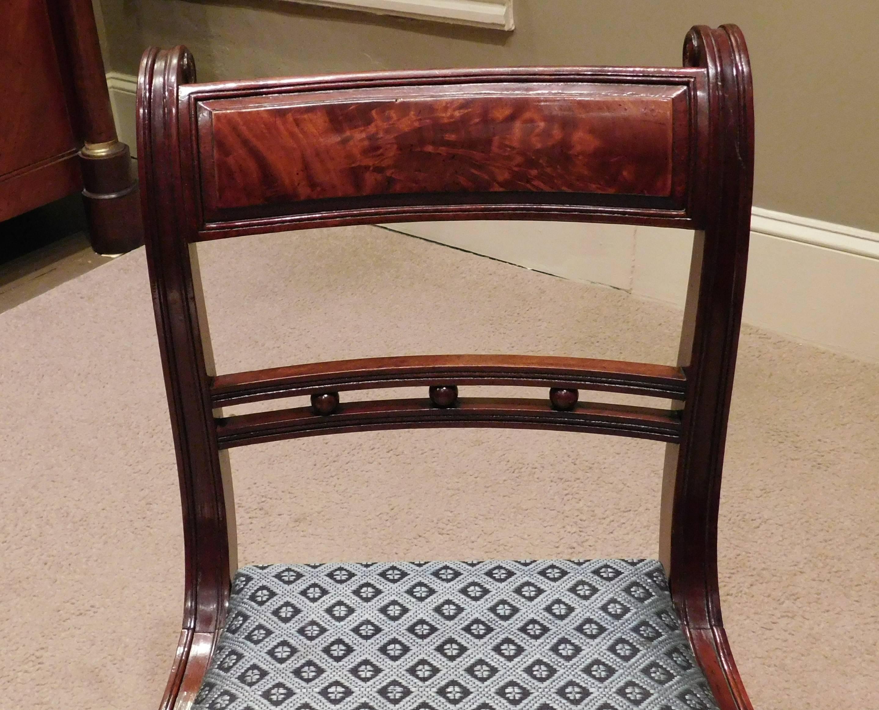 Mahogany Set of 12 Classical Klismos Dining Chairs, circa 1815, Probably Philadelphia