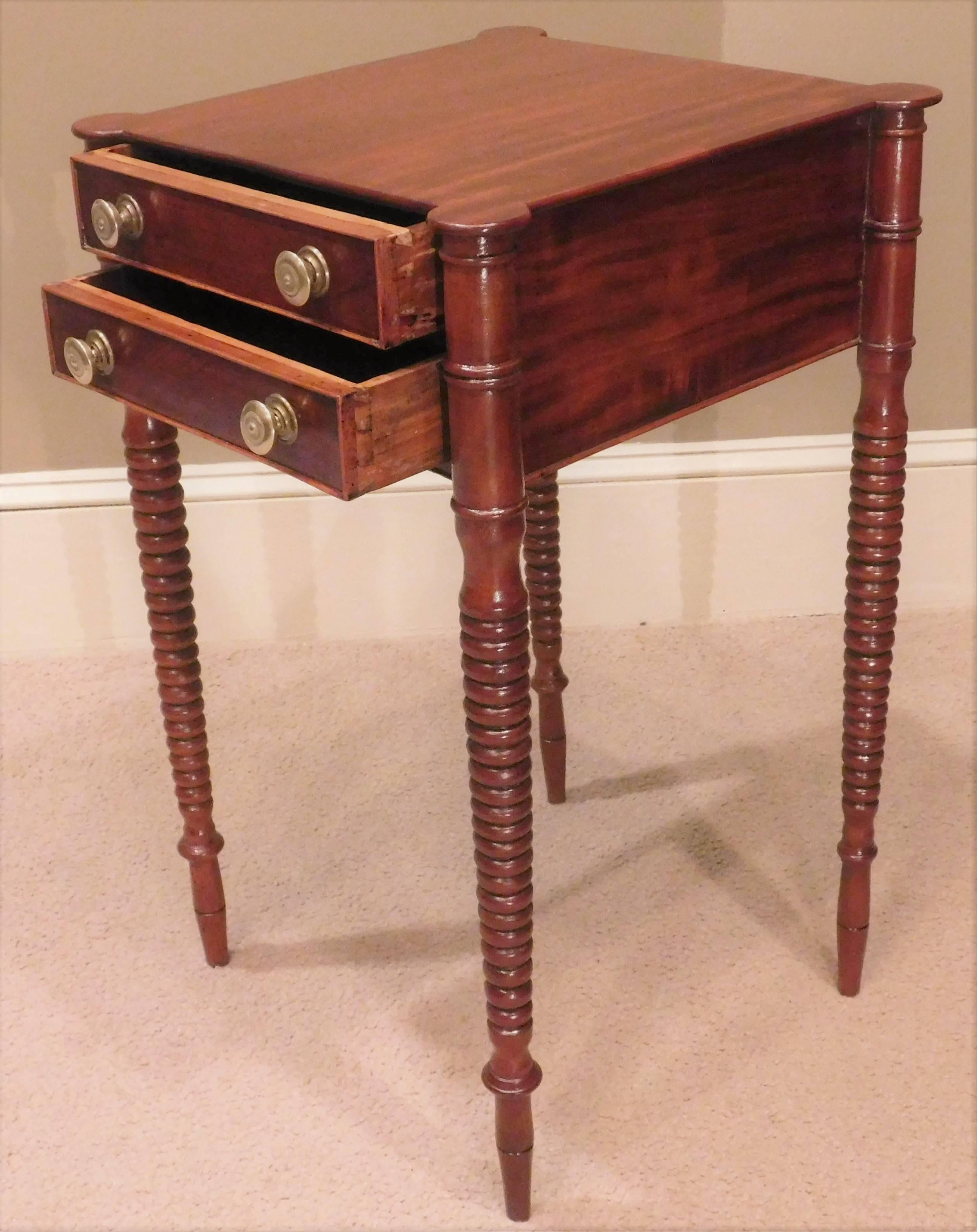 Federal Two-Drawer Cookie Corner Stand, New England, circa 1805 In Excellent Condition In Alexandria, VA