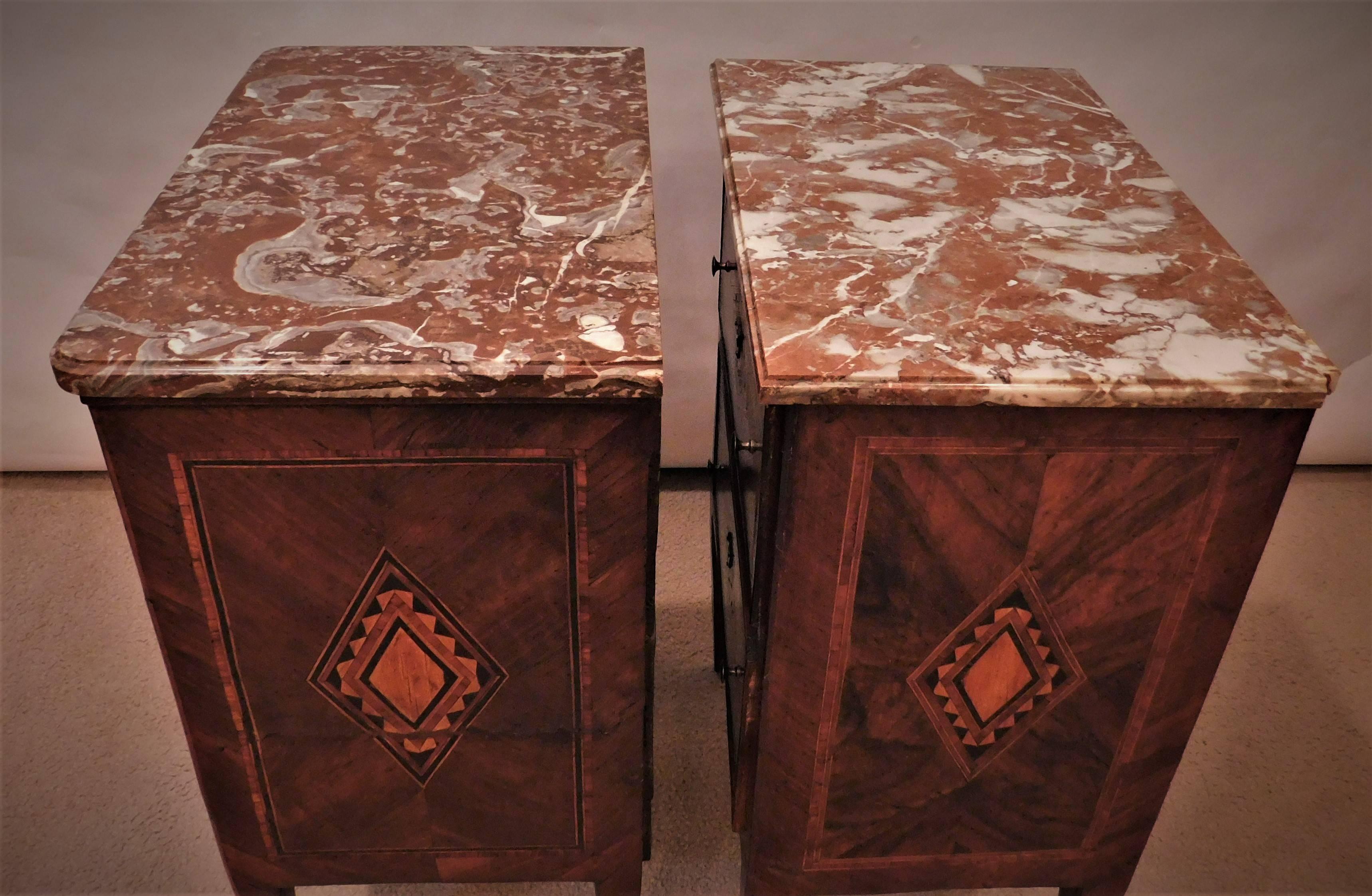 Assembled Pair of Italian Neoclassical Marble-Top Small Commodes, circa 1810 For Sale 3