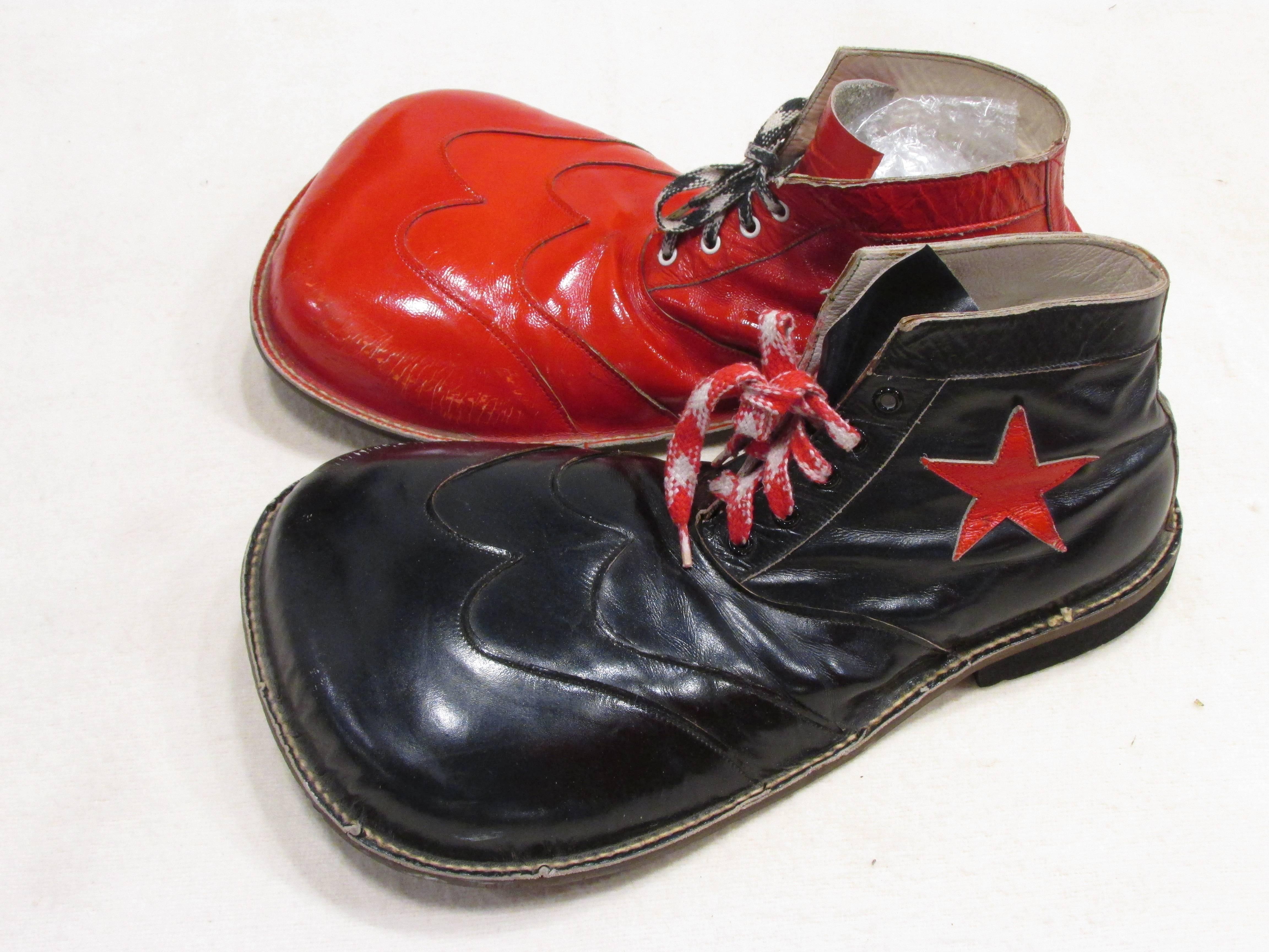 clown shoes black