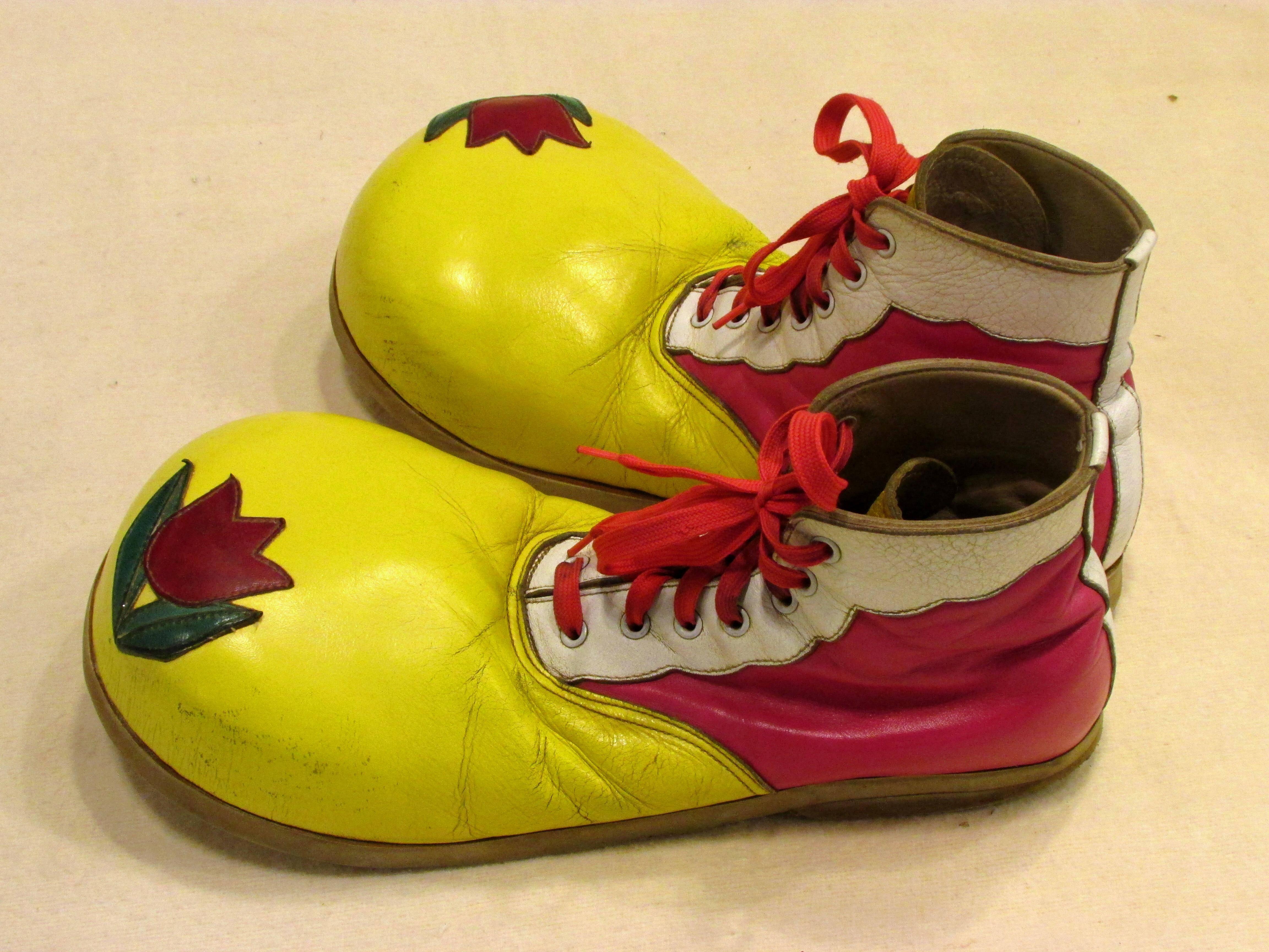 Multi colored leather clown shoes with flower applique and white rubber sole
From my collection of vintage Clown Shoes