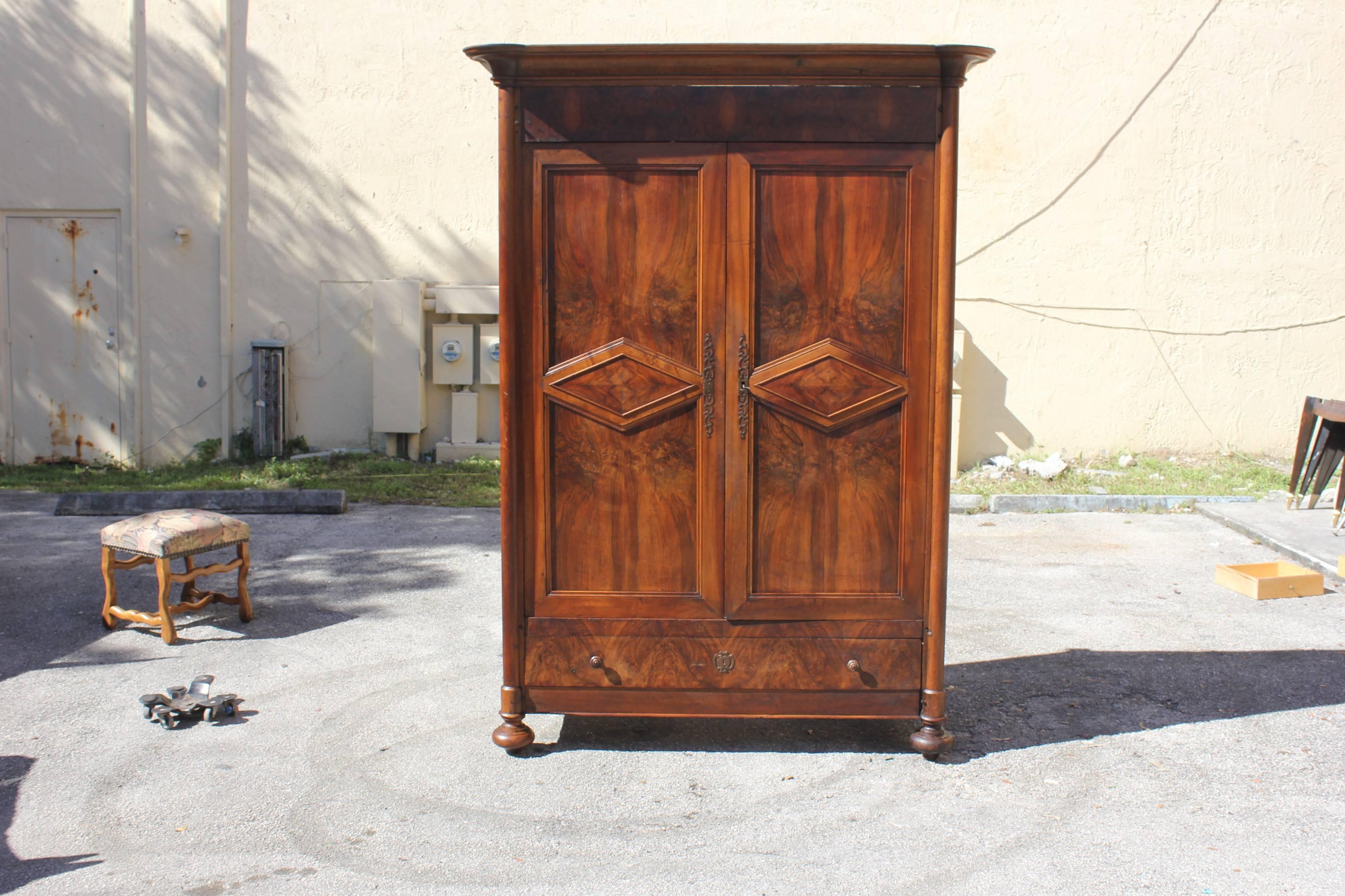 19th century French Louis Philippe walnut armoire represents the essence of purity of architecture, a design type that exemplifies the period! This example, rendered from fine French walnut, features the Classic lines that have made the style