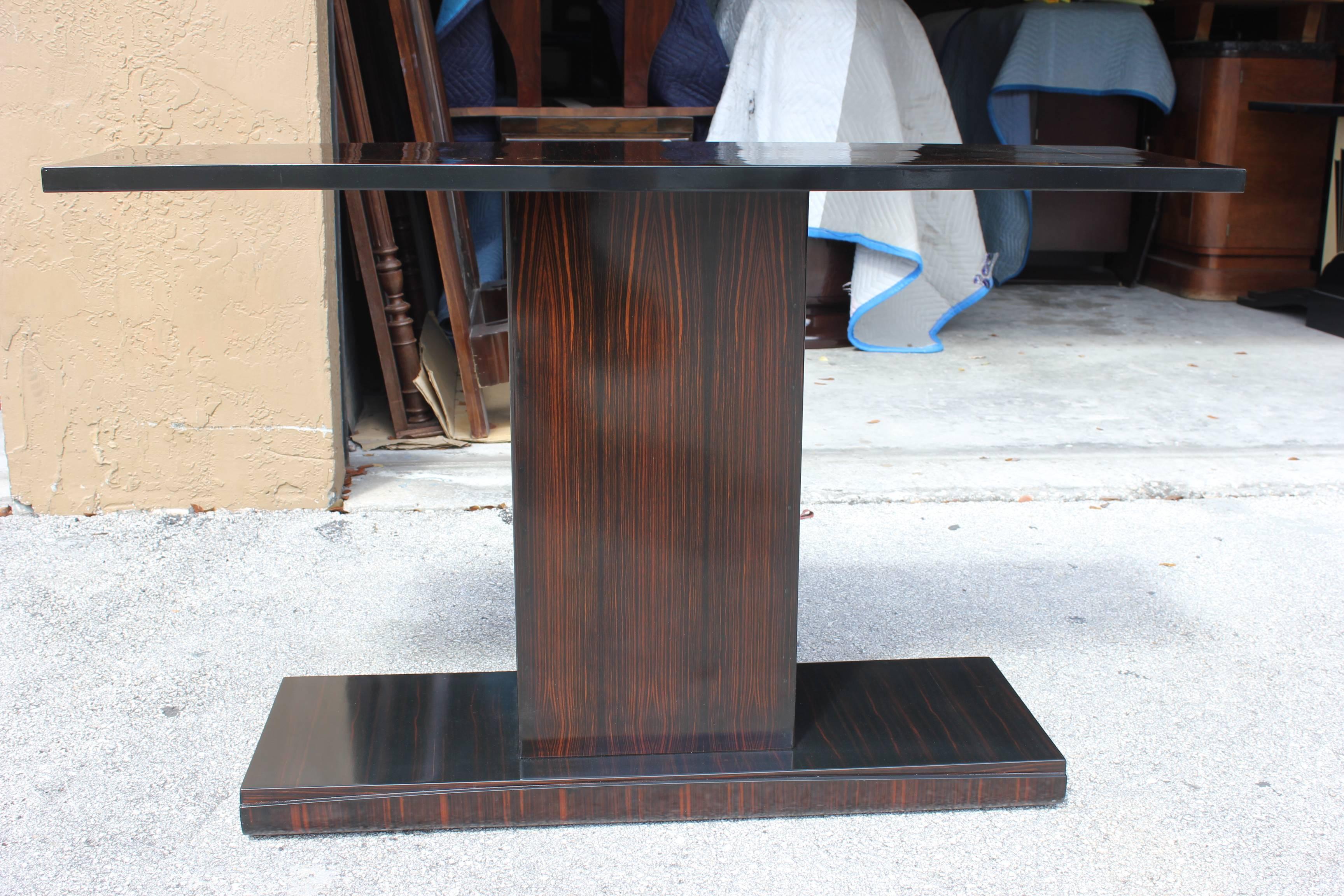 Mid-20th Century Beautiful Pair of French Art Deco Exotic Macassar Ebony Console Tables