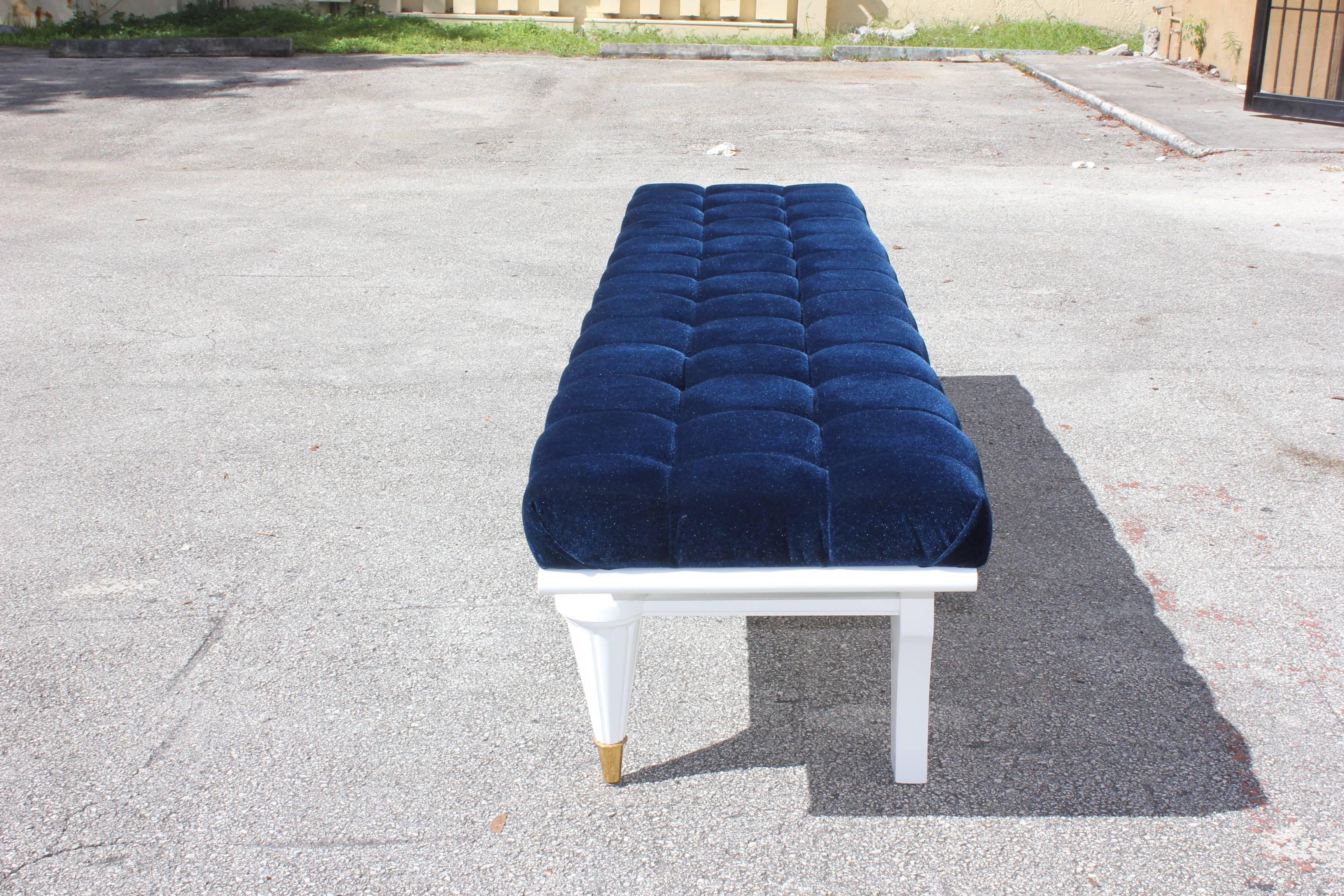 Long French Art Deco Snow White Lacquered Long Sitting Bench, circa 1940s In Excellent Condition In Hialeah, FL