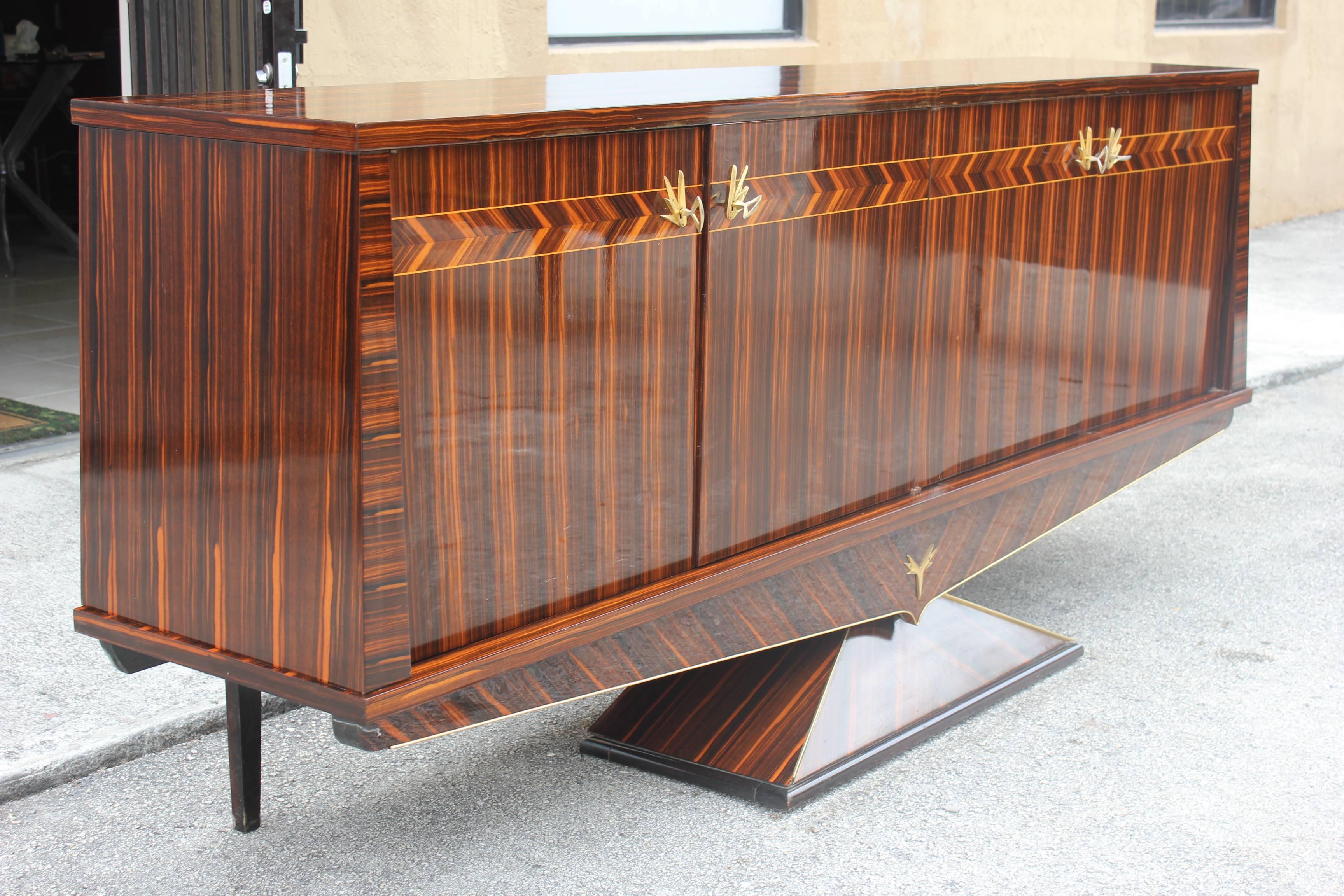 Beautiful French Art Deco Exotic Macassar Ebony Sideboard or Buffet, circa 1940s In Excellent Condition In Hialeah, FL