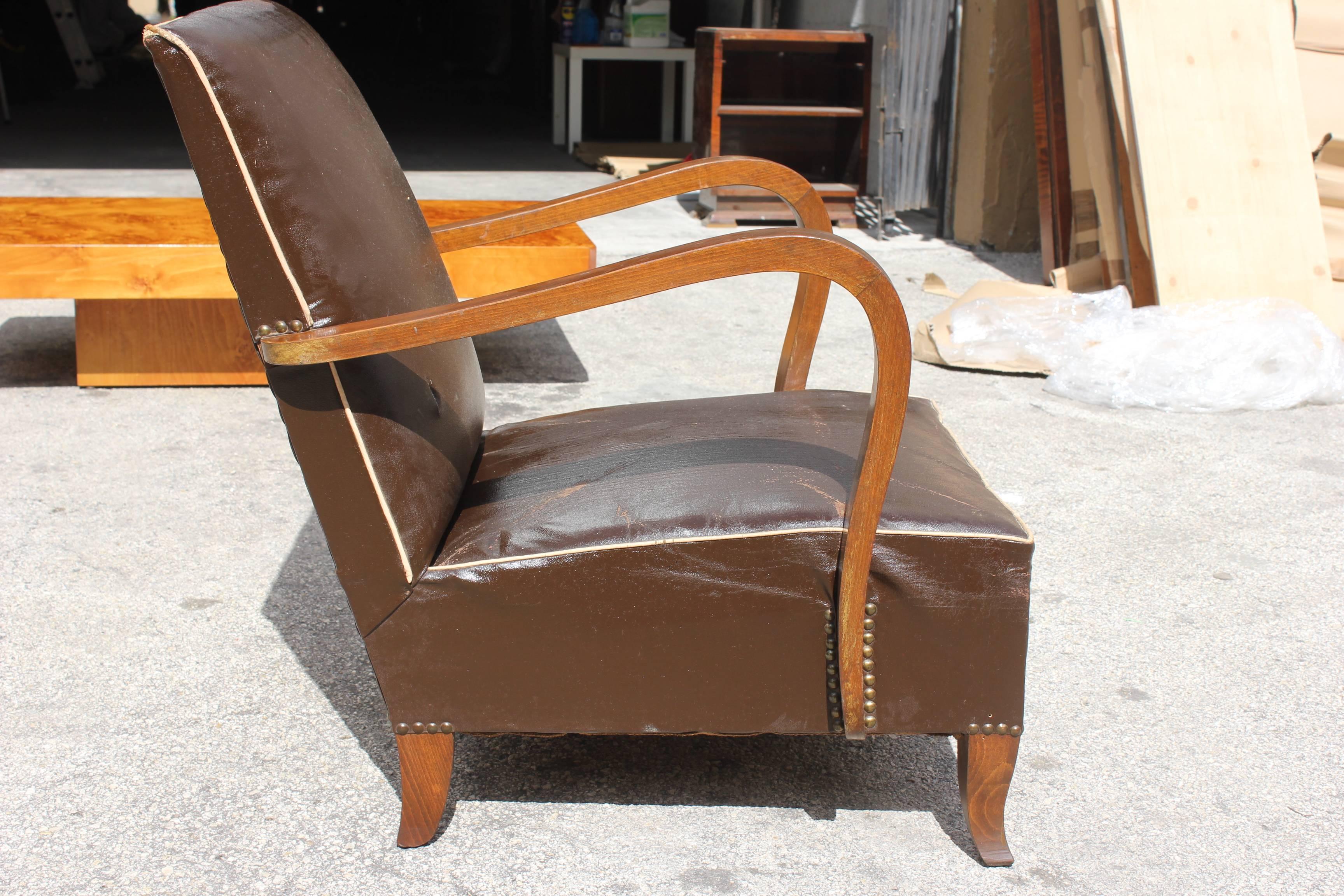 Pair of French Art Deco Walnut Club Chairs, circa 1940s In Good Condition In Hialeah, FL