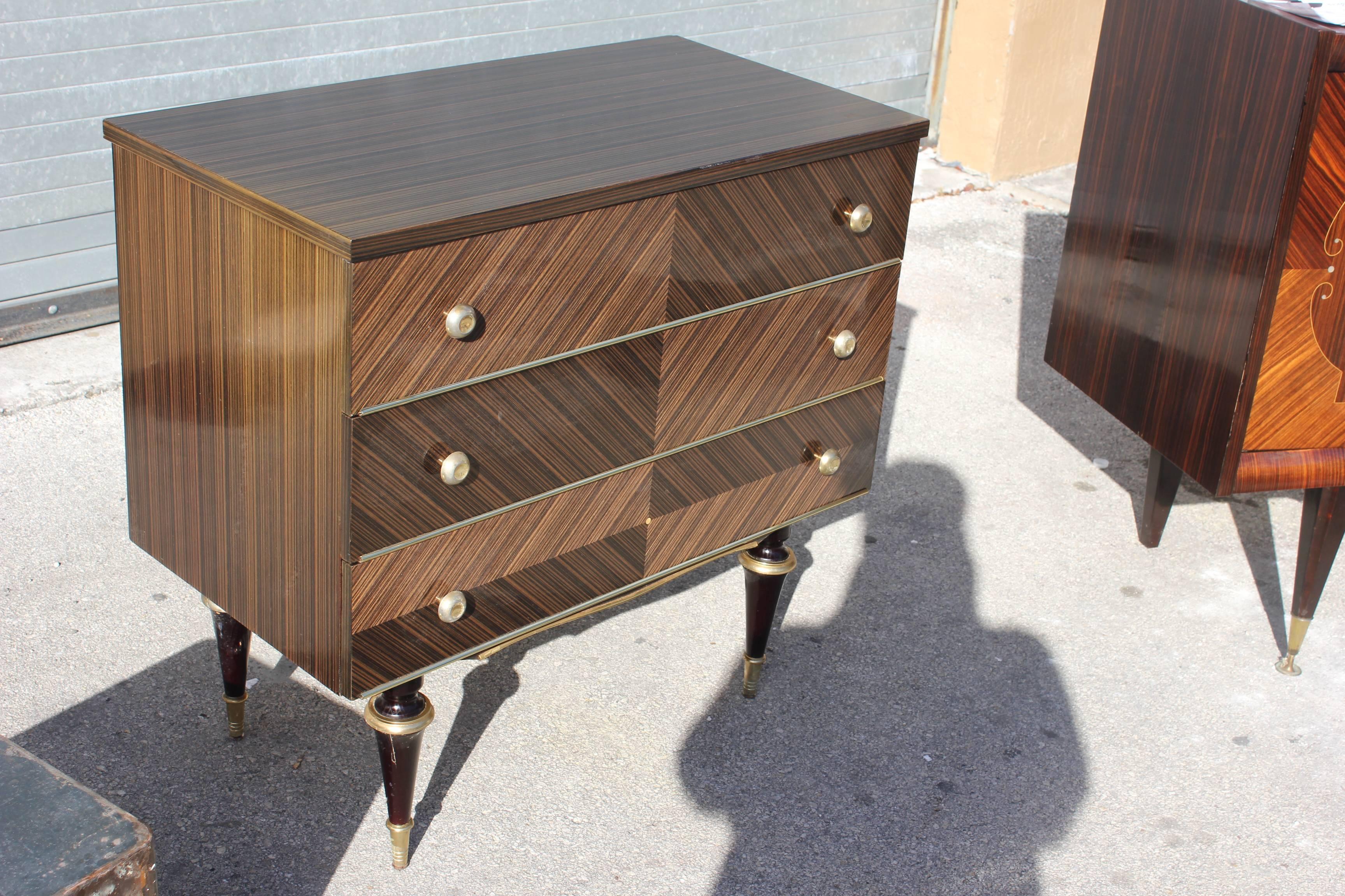 French Art Deco Exotic Macassar Ebony Three-Drawer Dresser, circa 1940s In Excellent Condition In Hialeah, FL