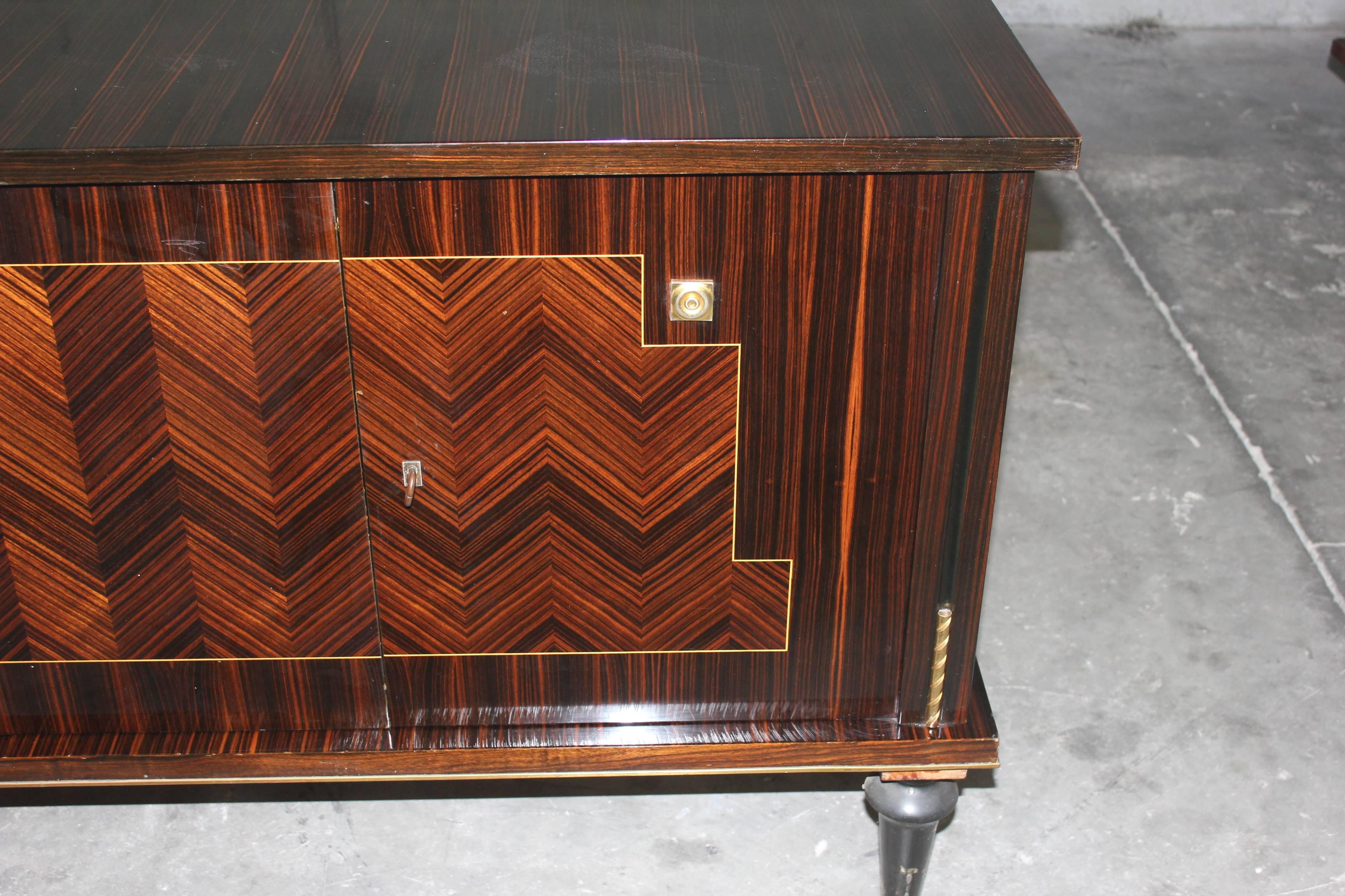 Mid-20th Century French Art Deco Sideboard / Buffet  Macassar Ebony Zigzag, circa 1940s