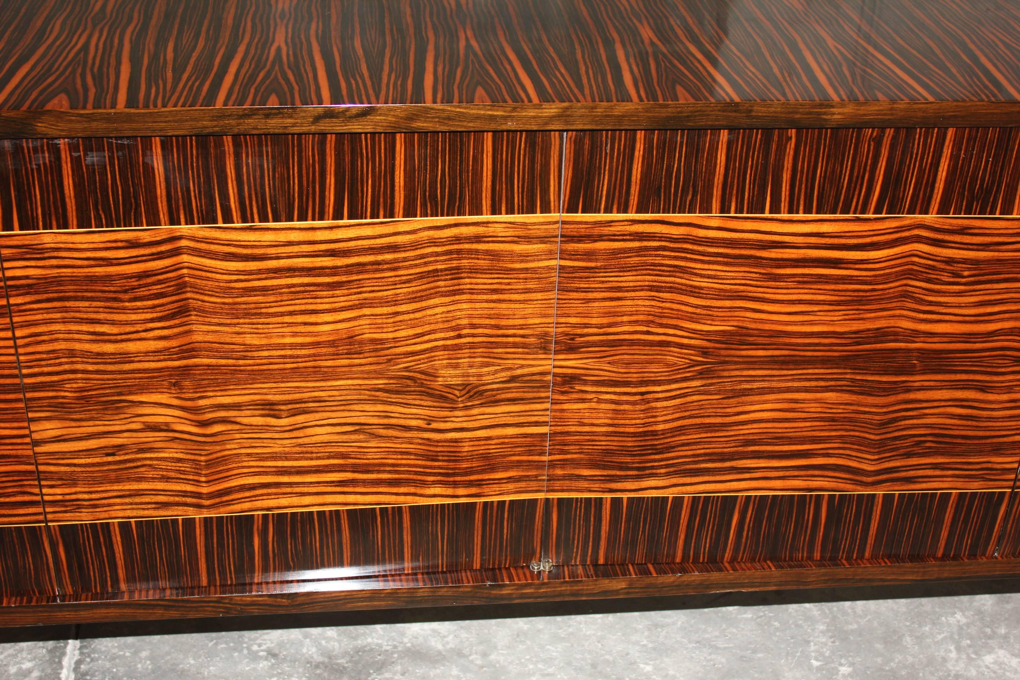 French Art Deco sideboard / buffet Macassar Ebony, circa 1940s In Excellent Condition In Hialeah, FL