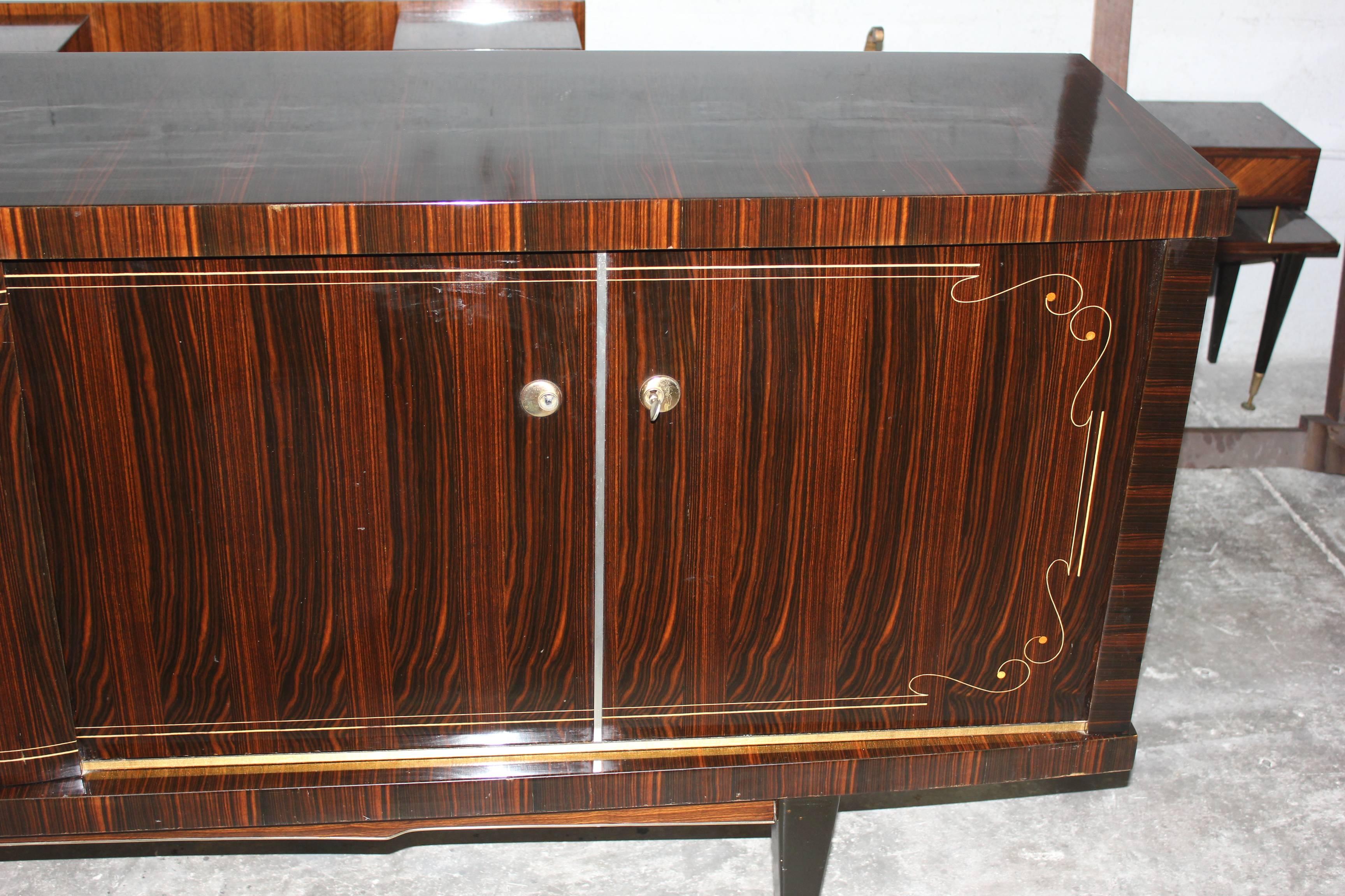 Mid-20th Century French Art Deco Exotic Macassar Ebony Buffet, circa 1940s