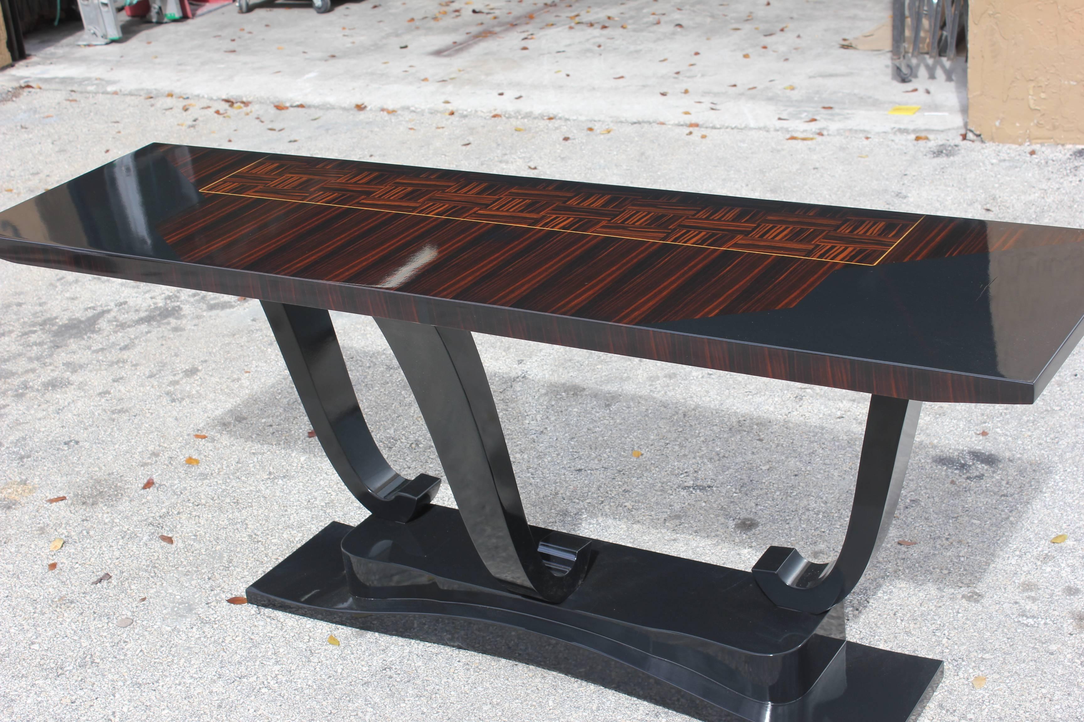 French Art Deco Exotic Macassar Ebony/ Black Lacquer Console Table, circa 1940's In Excellent Condition In Hialeah, FL