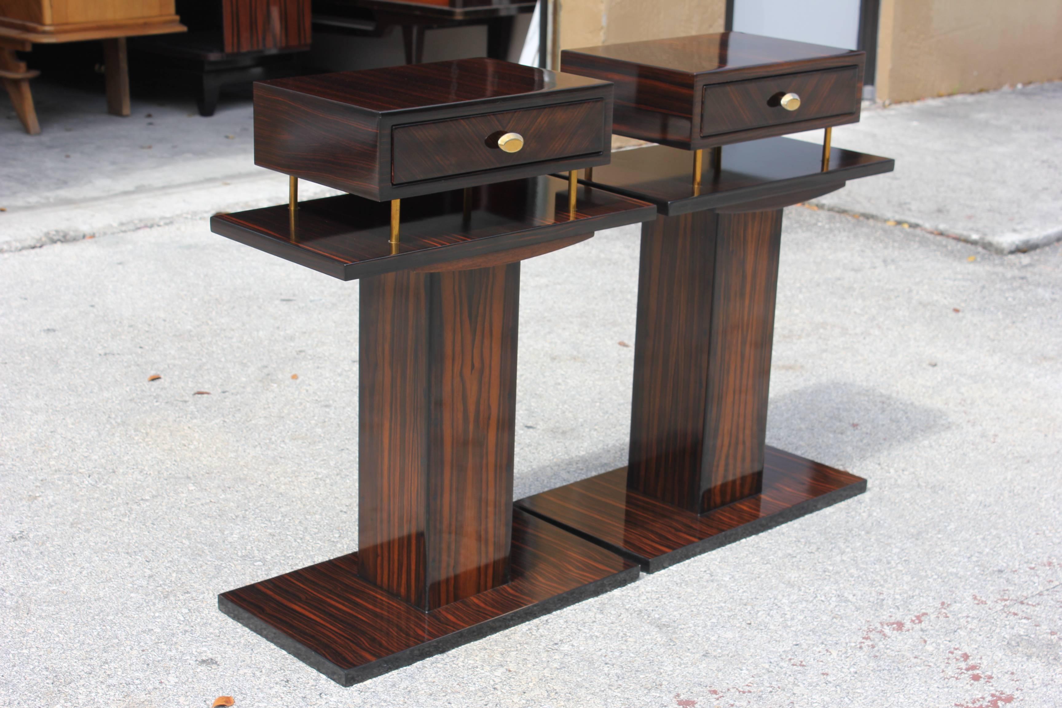 Grand Pair French Art Deco Exotic Macassar Ebony Night Tables, End Tables, 1940s In Excellent Condition In Hialeah, FL