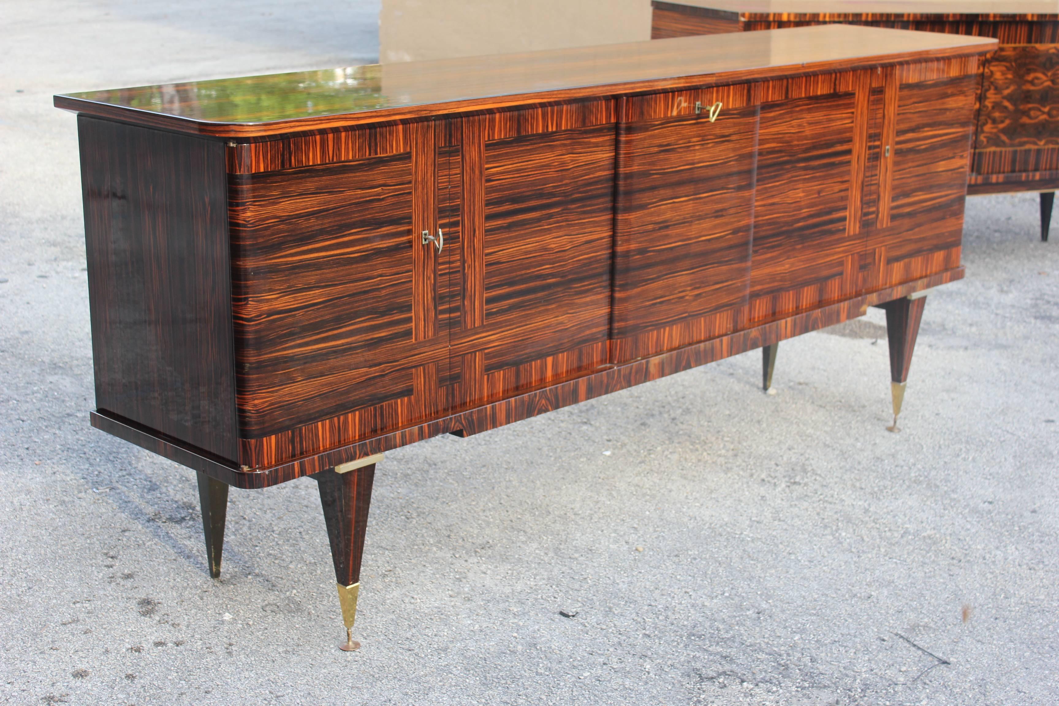 French Art Deco Exotic Macassar Ebony Grand Buffet, circa 1940s In Excellent Condition In Hialeah, FL