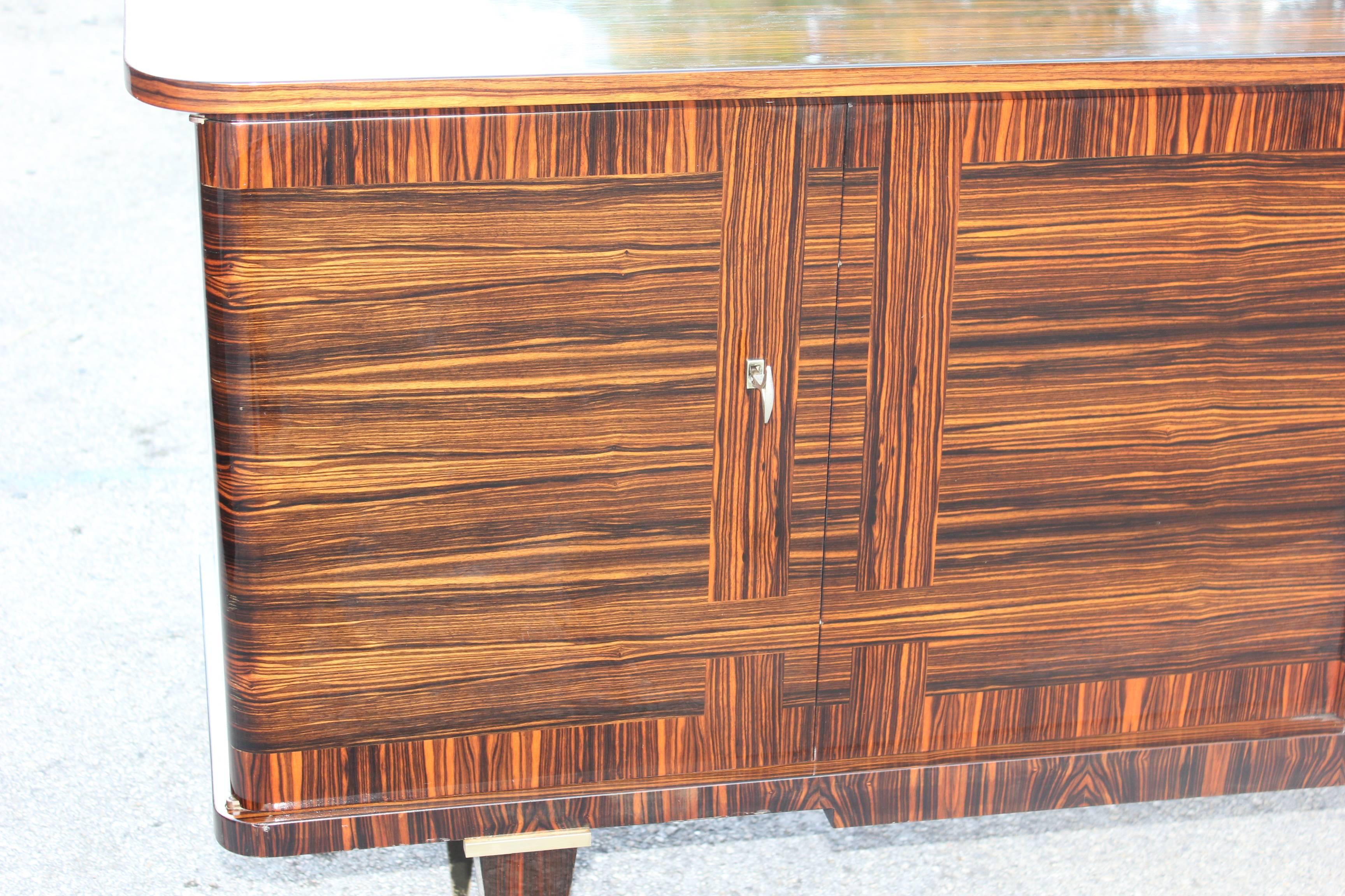 Mid-20th Century French Art Deco Exotic Macassar Ebony Grand Buffet, circa 1940s