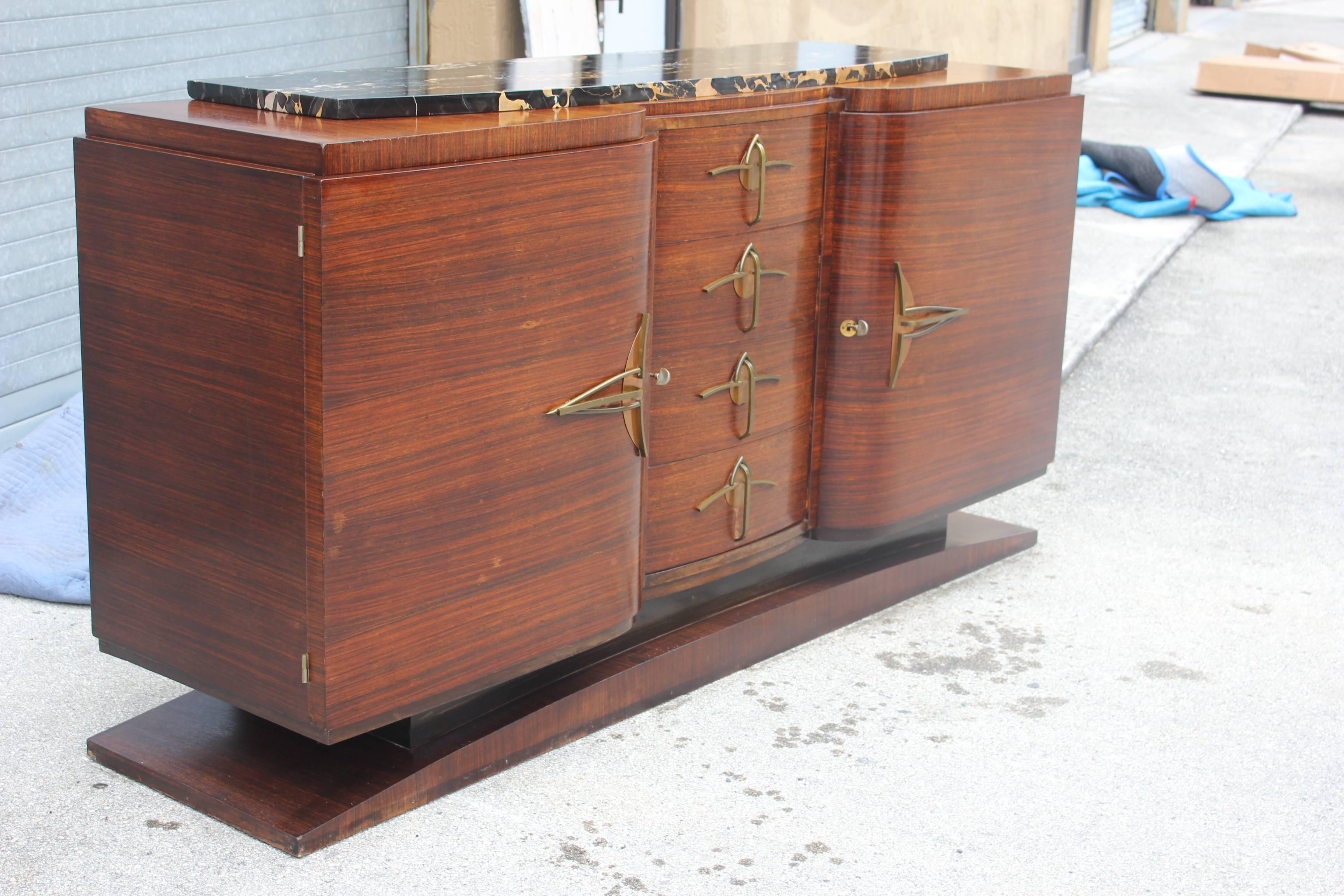 Classic French Art Deco Exotic Macassar Ebony Sideboard / Buffet, circa 1940s. In Excellent Condition In Hialeah, FL