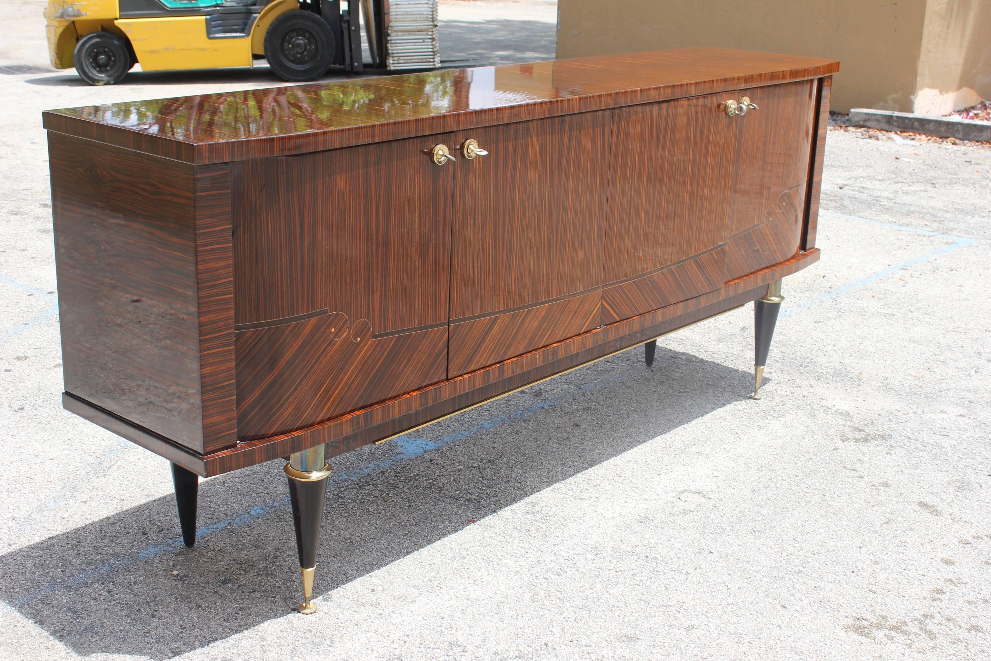 French Art Deco/ Art Moderne Exotic Macassar Ebony Buffet, circa 1940s In Excellent Condition In Hialeah, FL