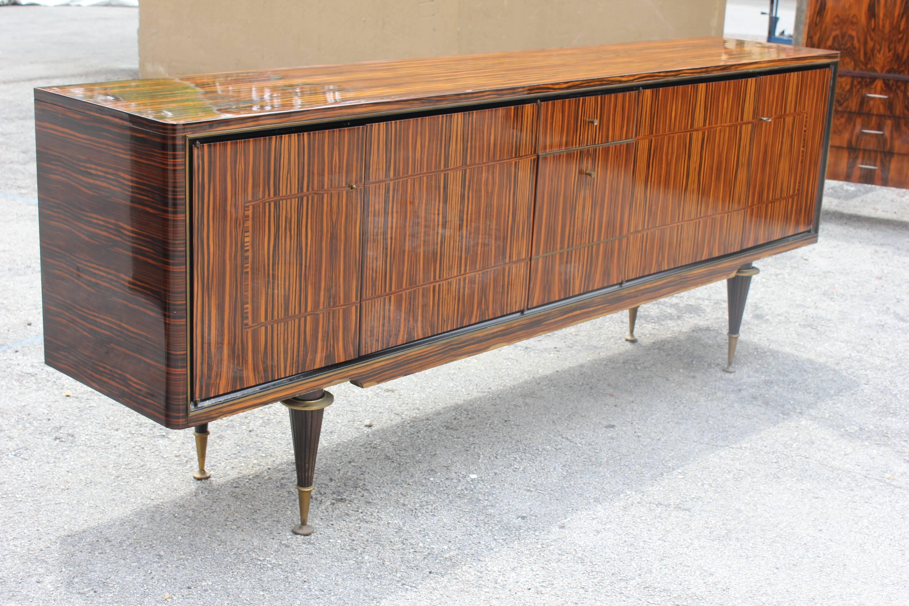 French Art Deco sideboard /buffet Macassar Ebony circa 1940s . In Excellent Condition In Hialeah, FL