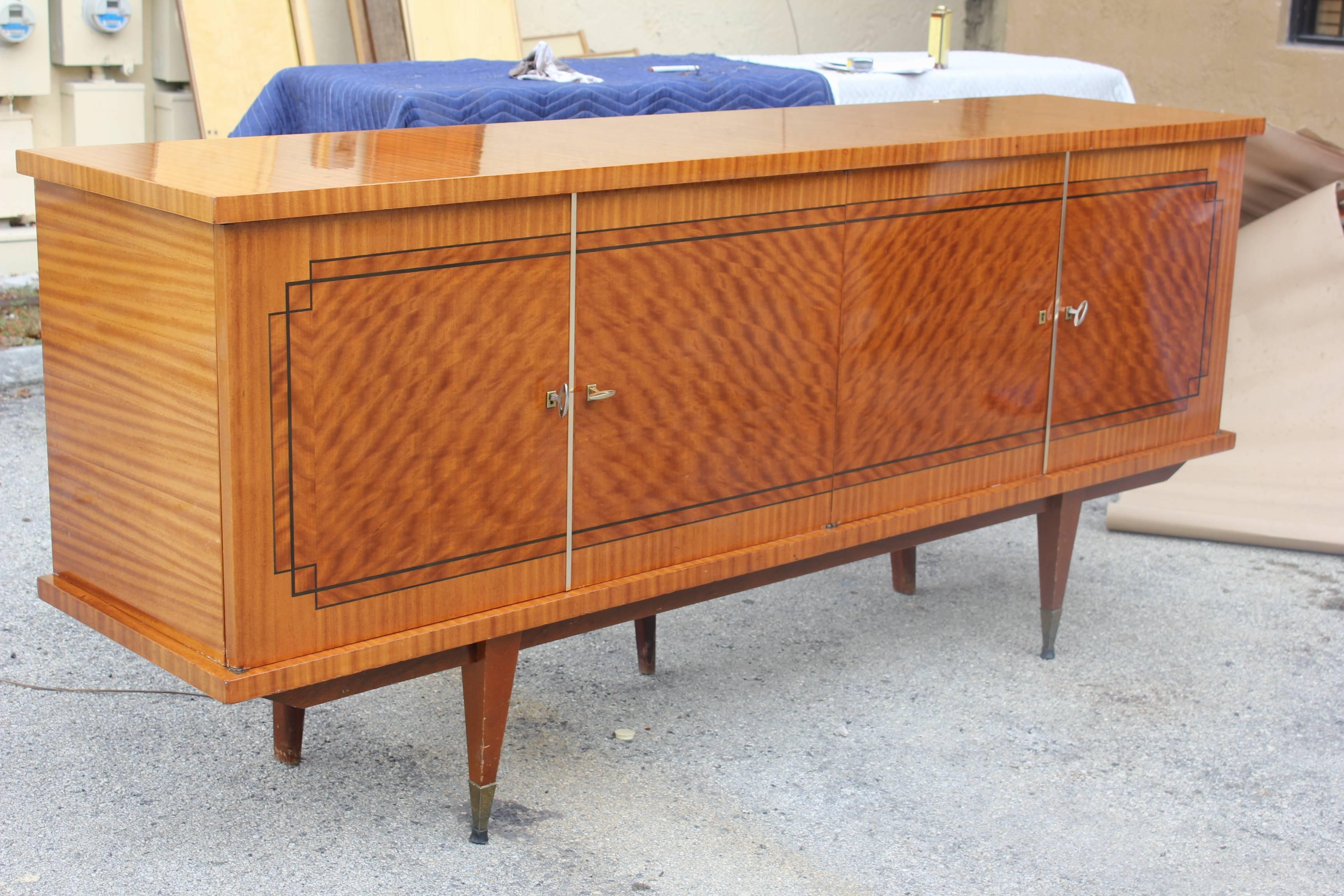 Stunning French Art Deco Flame Mahogany Buffet, circa 1940s In Excellent Condition In Hialeah, FL