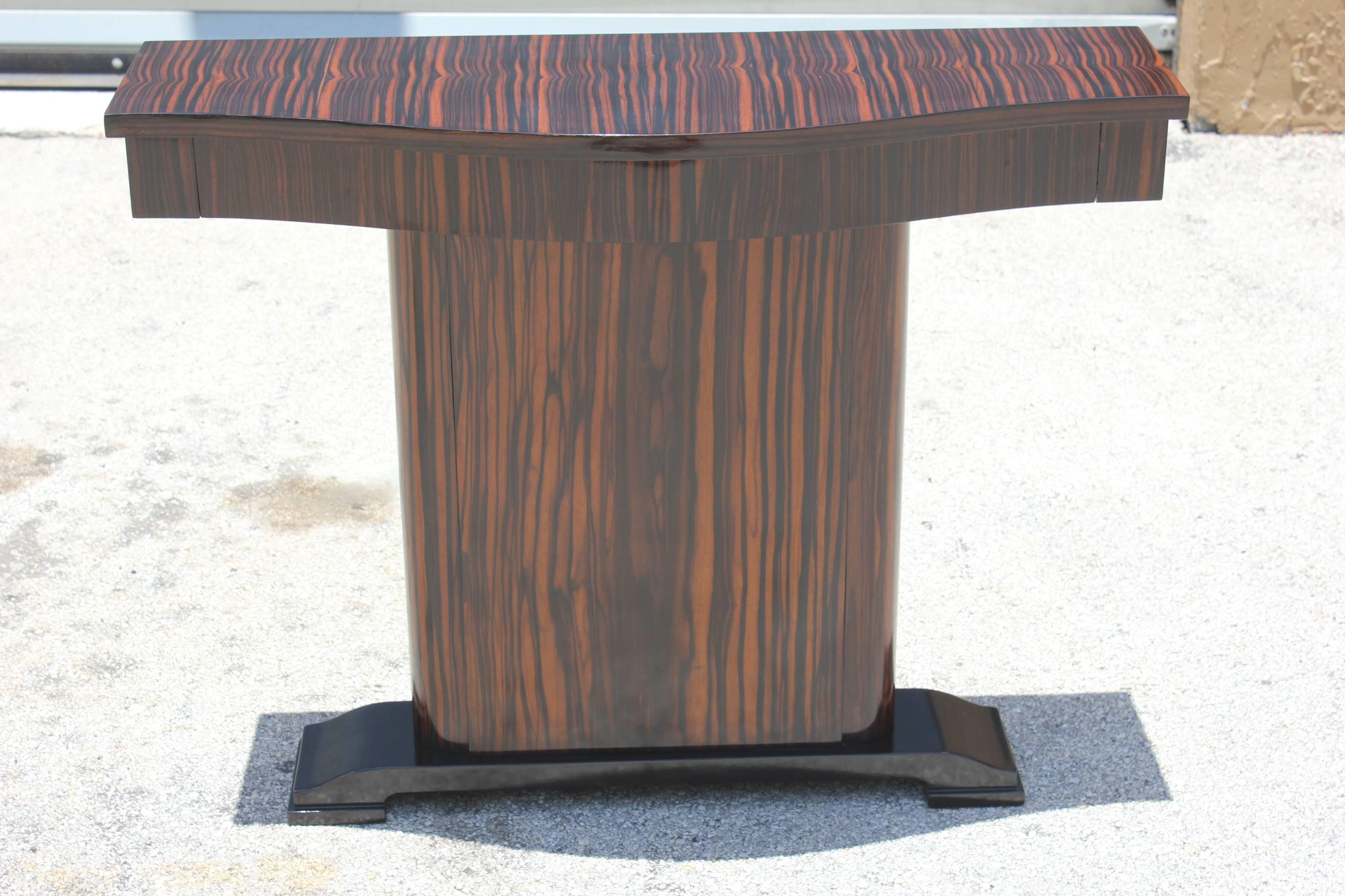 A beautiful French Art Deco exotic Macassar ebony console table, circa 1940s. Black lacquer accents, stunning detail. Newly refinished.