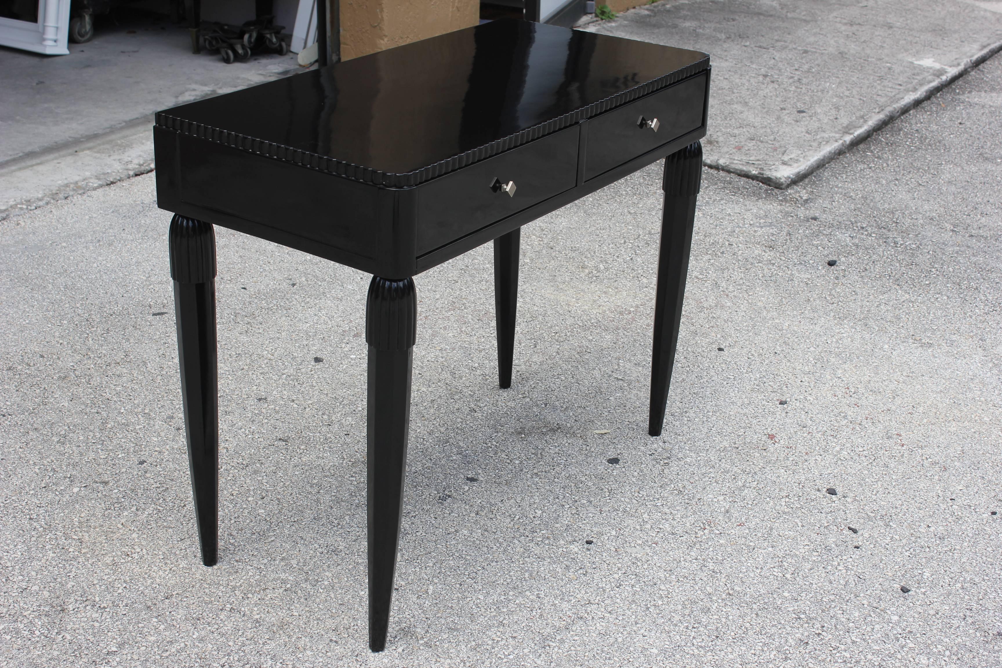French Art Deco Black Lacquered Console Table with Two Drawers, circa 1940s In Excellent Condition In Hialeah, FL