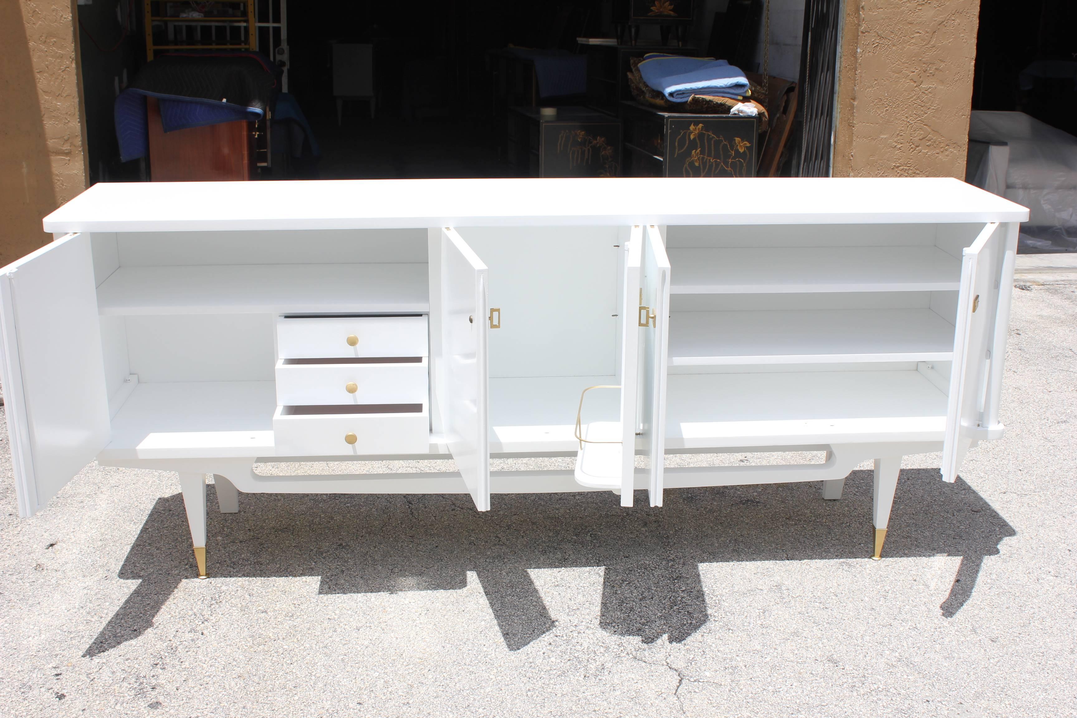 French Art Deco / Art Modern Snow White Lacquered Sideboard, 1940s 4