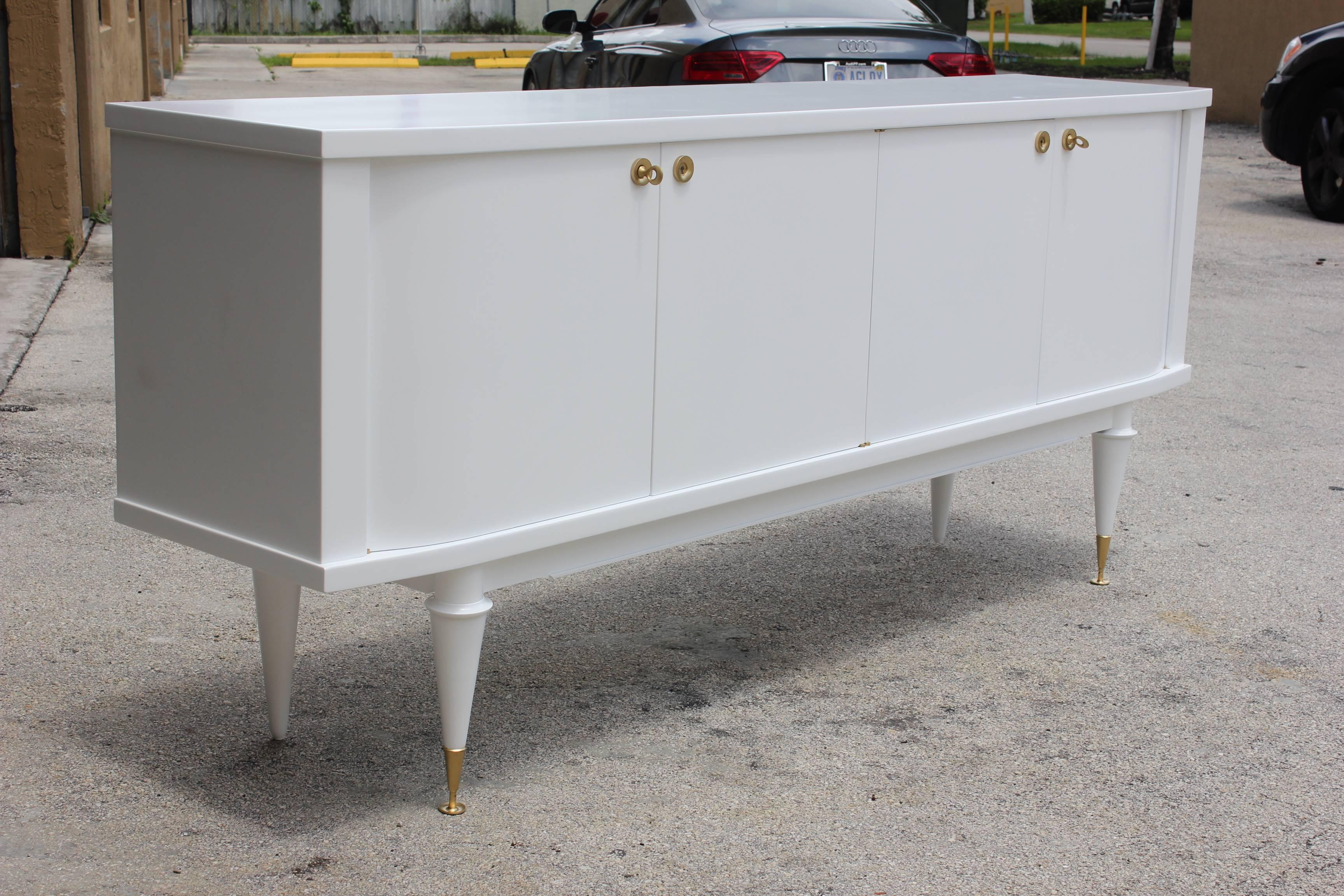 French Art Deco / Art Modern Snow White Lacquered Sideboard, 1940s In Excellent Condition In Hialeah, FL