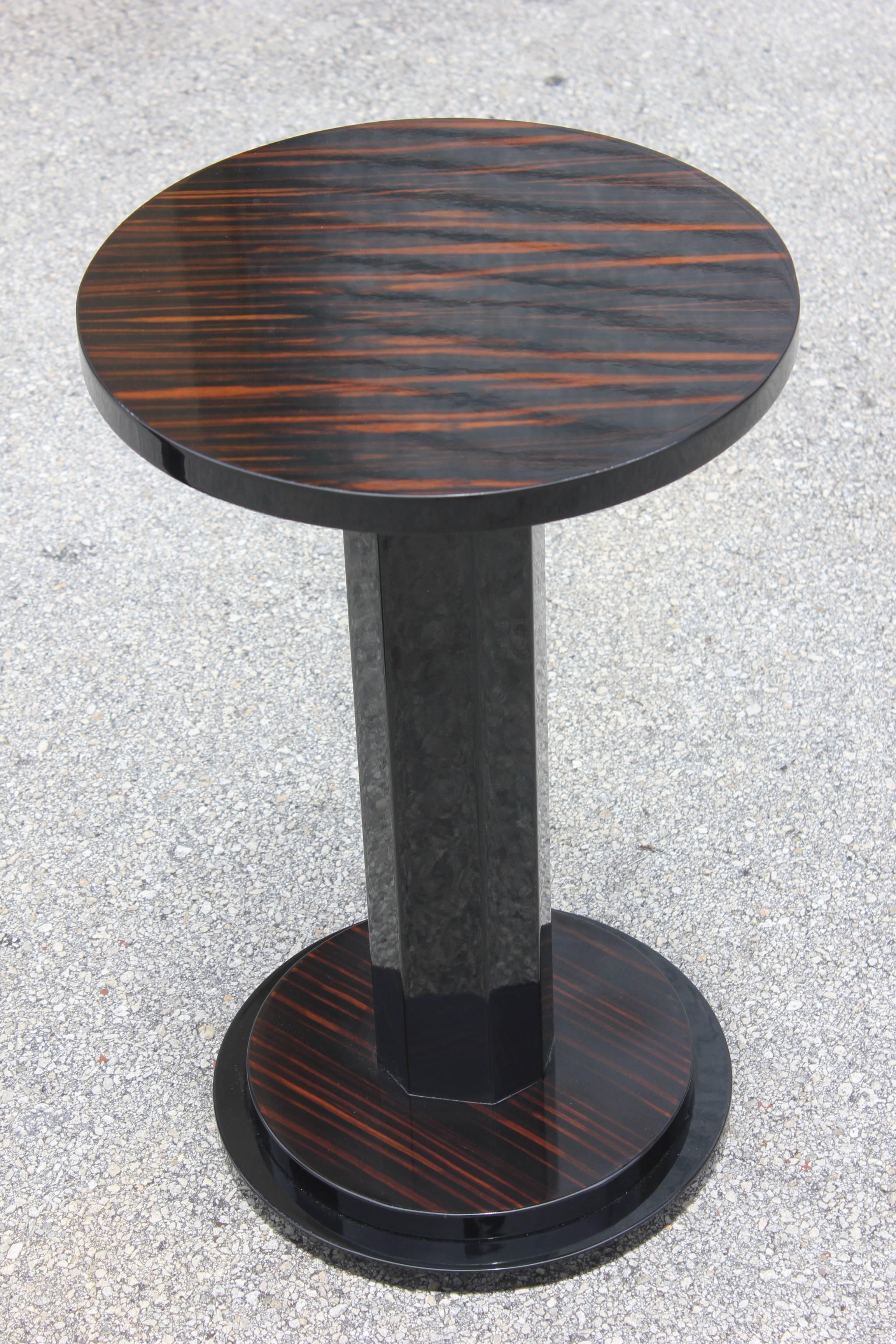Beautiful Pair of French Art Deco Exotic Macassar Ebony End Tables, circa 1940s In Excellent Condition In Hialeah, FL