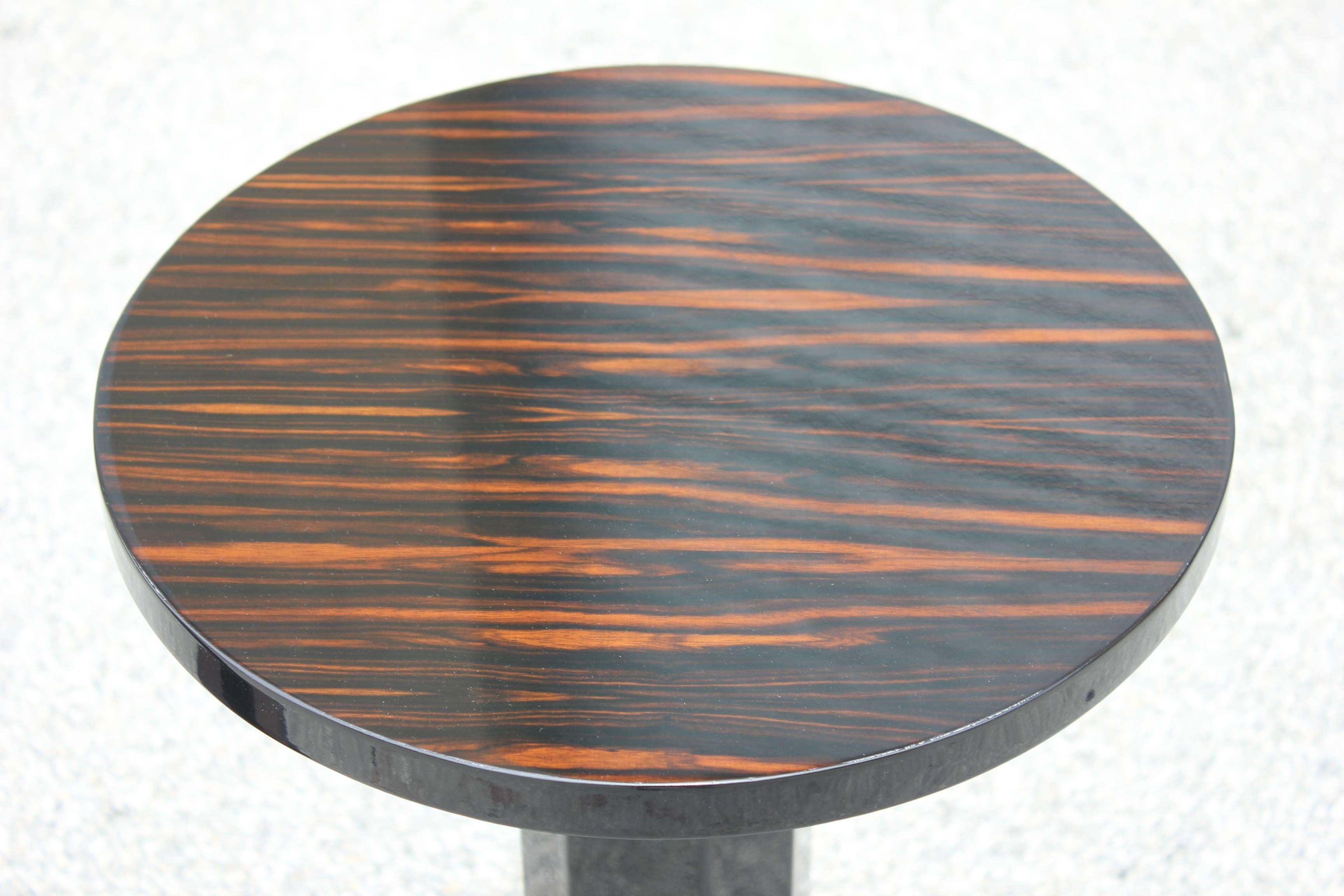 Mid-20th Century Beautiful Pair of French Art Deco Exotic Macassar Ebony End Tables, circa 1940s