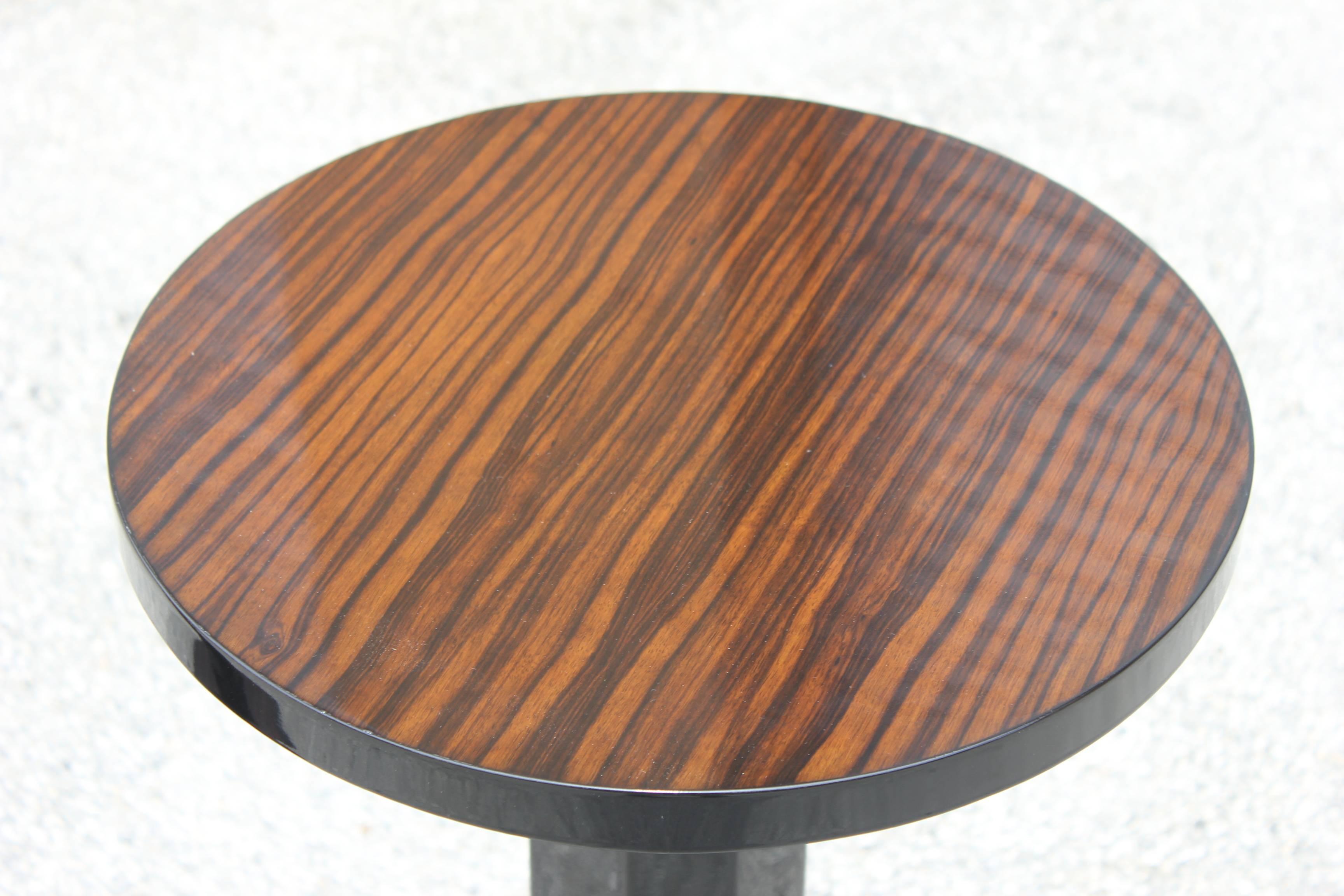 Mid-20th Century Pair of French Art Deco Exotic Macassar Ebony End Tables, circa 1940s