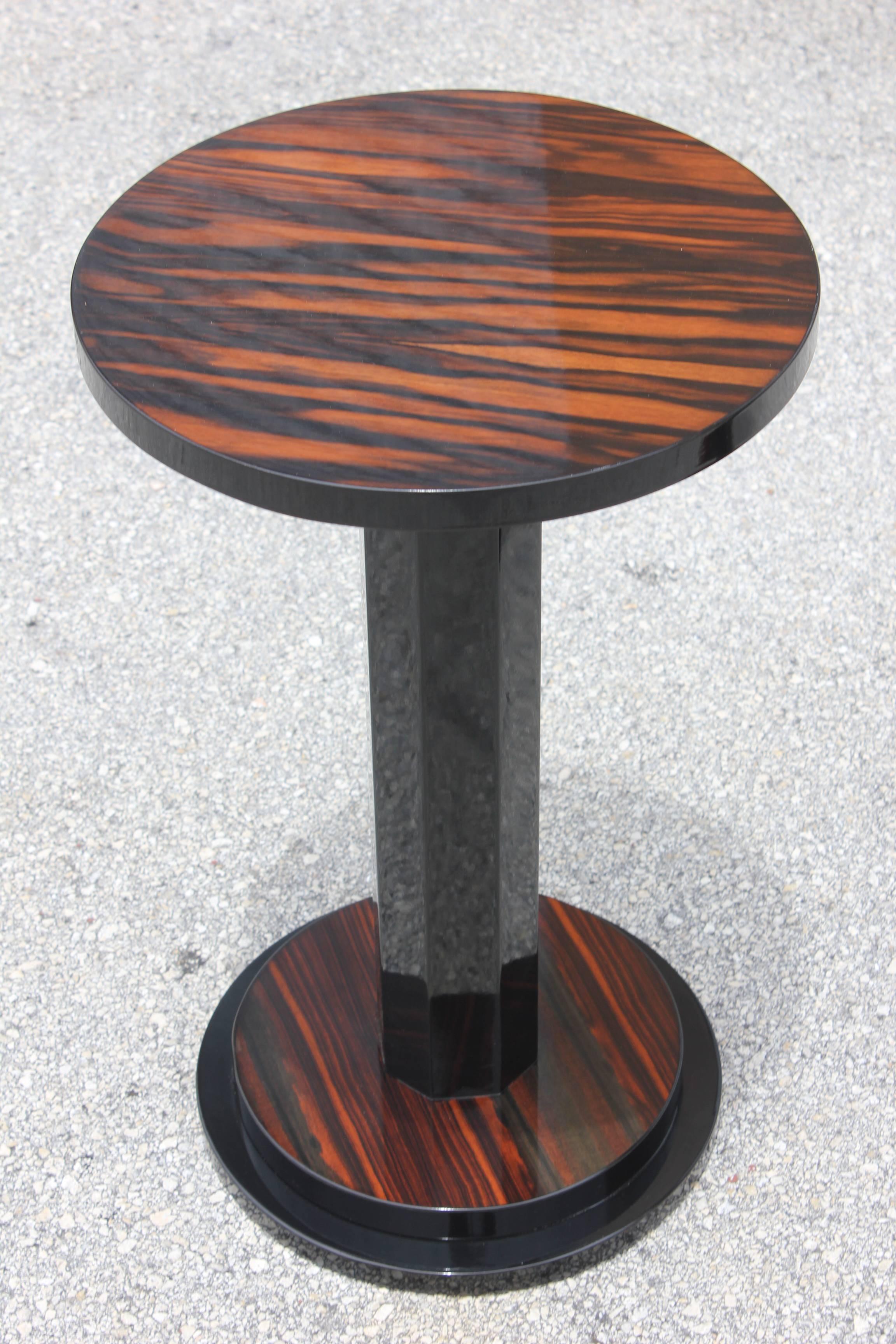 Pair of French Art Deco Exotic Macassar Ebony End Tables, circa 1940s In Excellent Condition In Hialeah, FL