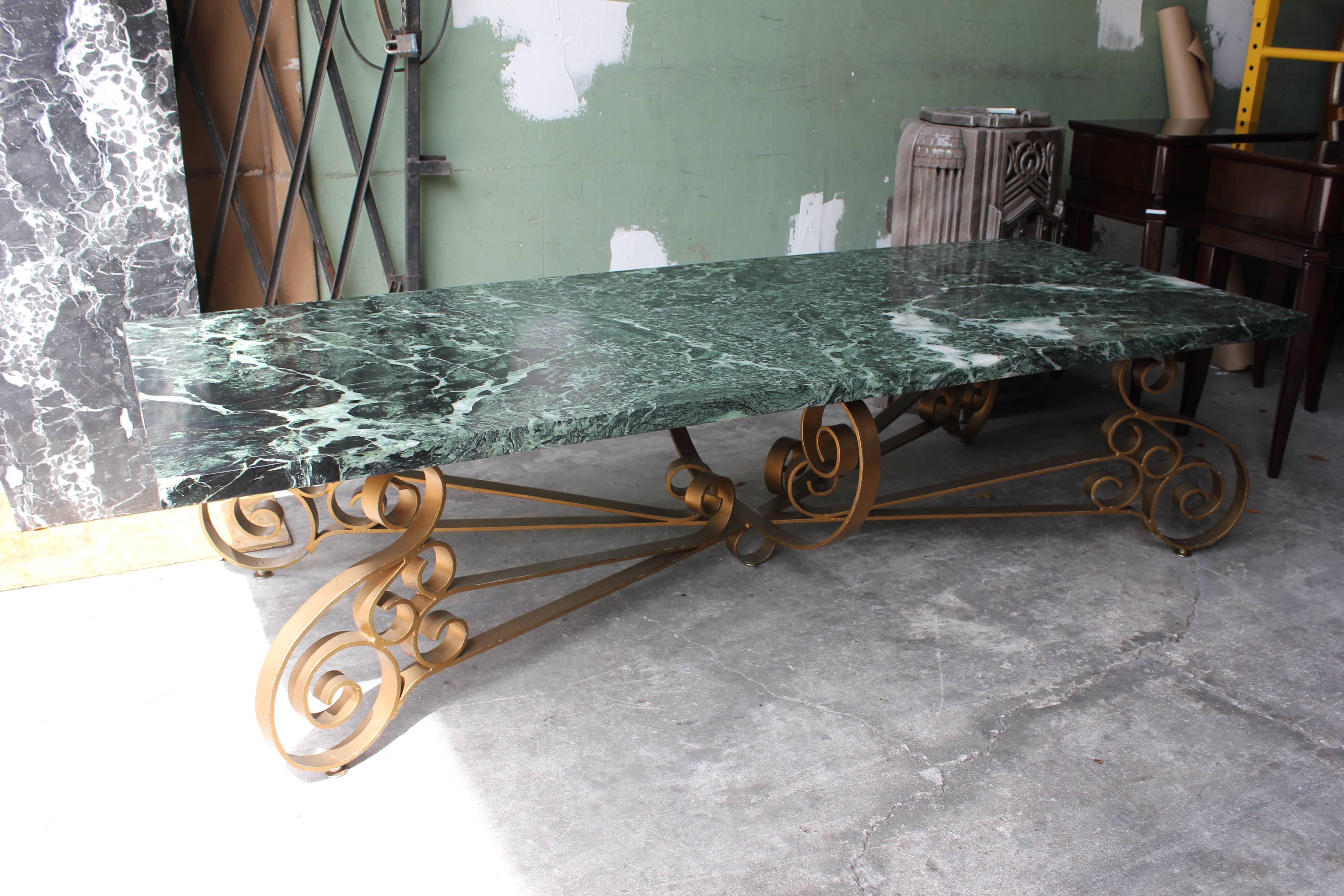 Italian Mid-Century Modern Large Gilt Metal and Marble Coffee Table, circa 1950s In Good Condition In Hialeah, FL