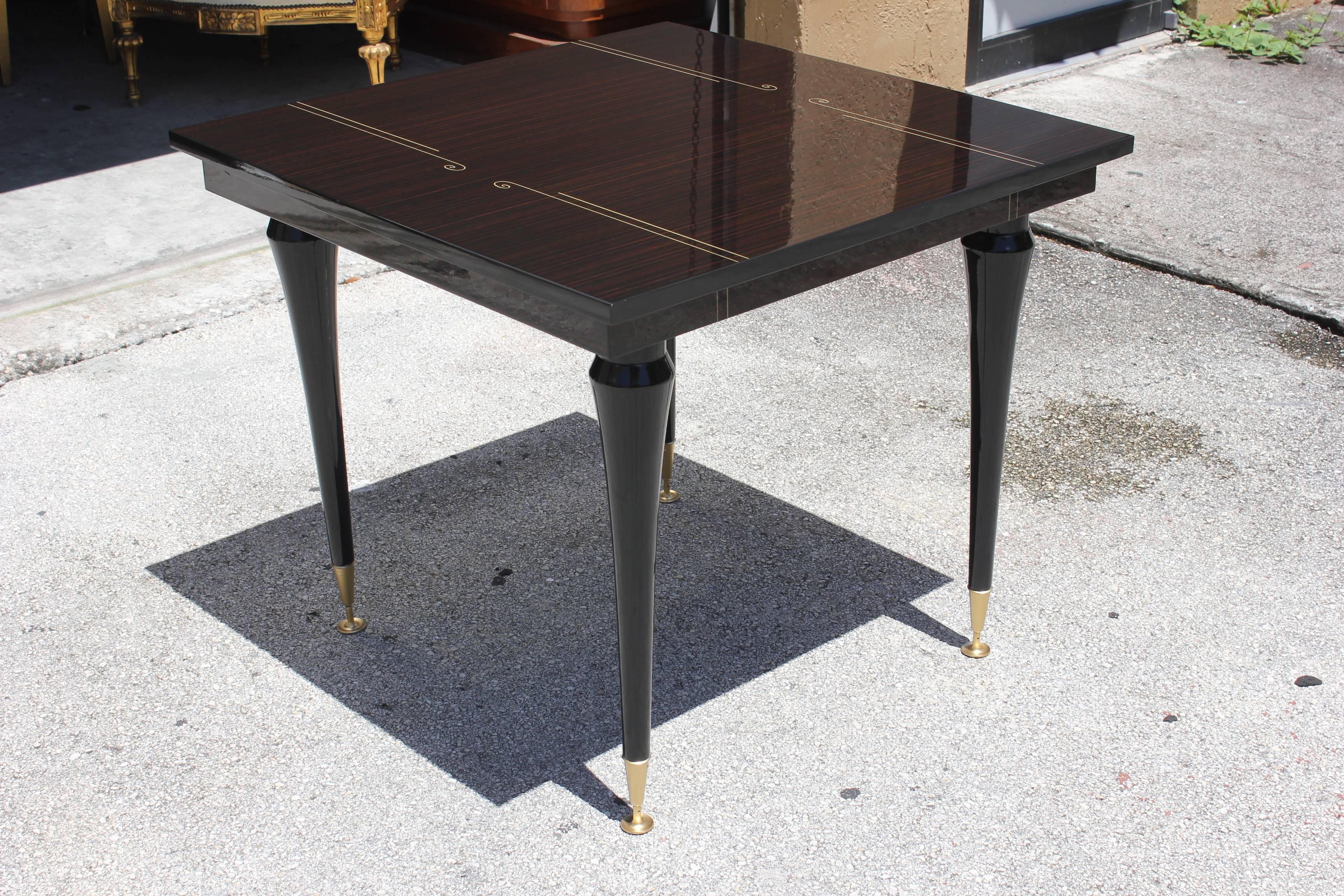 French Art Deco Exotic Macassar Ebony Square Center or Foyer Table, circa 1940s In Excellent Condition In Hialeah, FL