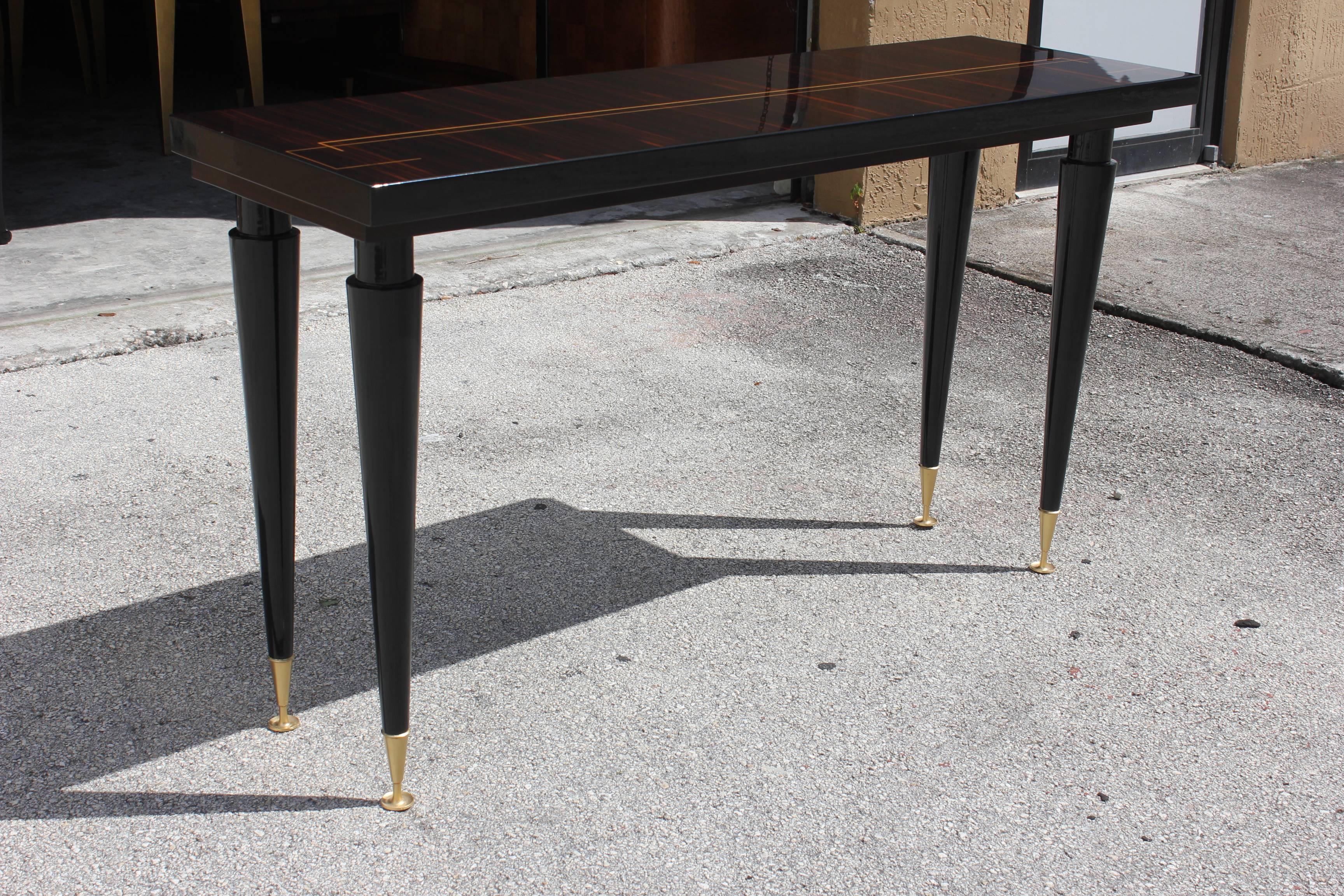 Pair of French Art Deco Exotic Macassar Ebony Console Tables, 1940s In Excellent Condition In Hialeah, FL