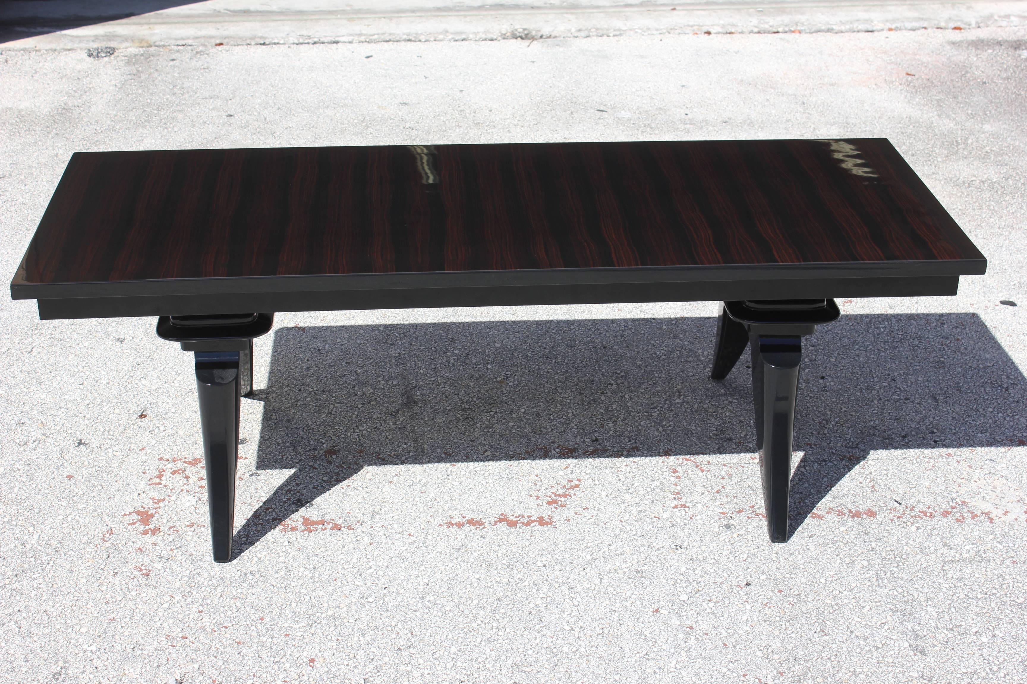 A stunning French Art Deco exotic Macassar Ebony coffee or cocktail table, circa 1940s. Black lacquer carved legs. Refinished and lacquered. This table is a French Estate piece.