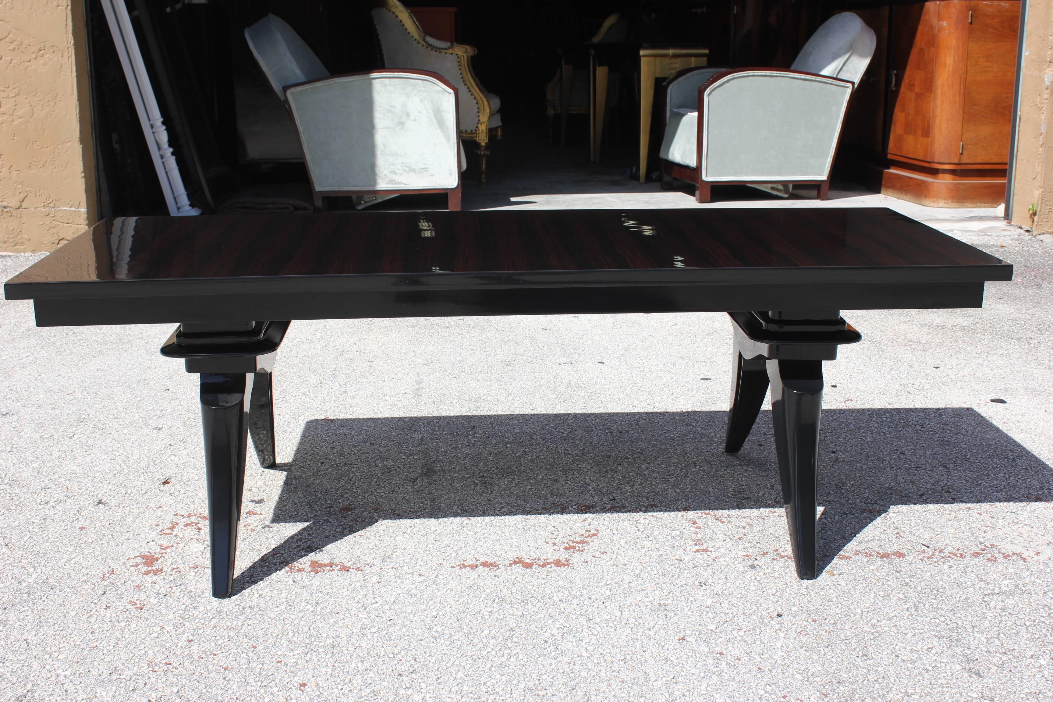 Mid-20th Century Grand French Art Deco Exotic Macassar Ebony Coffee or Cocktail Table, 1940s