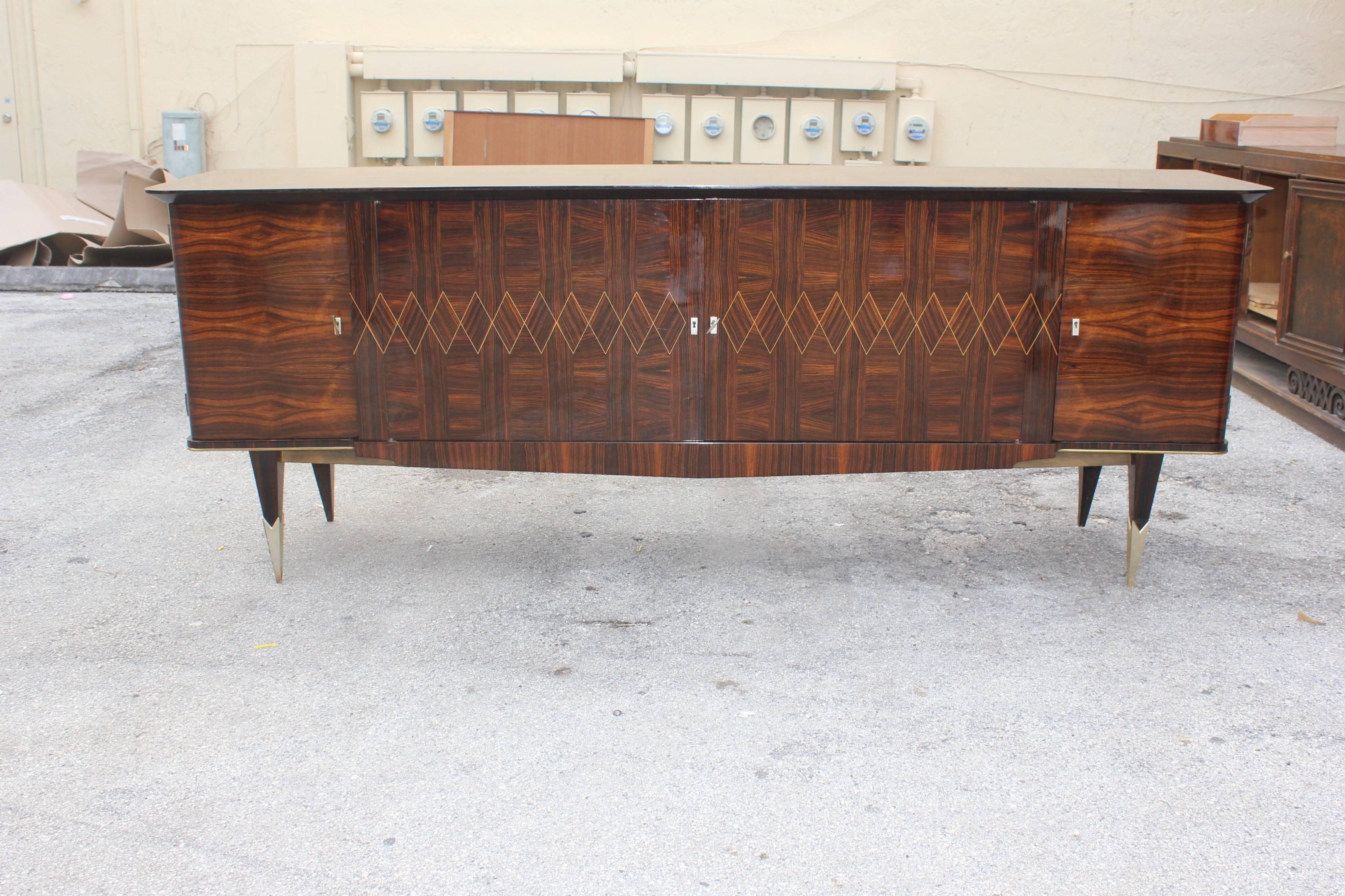 French Art Deco exotic Macassar ebony sideboard or buffet ''Diamond'' high gloss finish and inside finish, bar section, circa 1940. Please note these buffets can be taken apart to accommodate elevator needs if necessary.