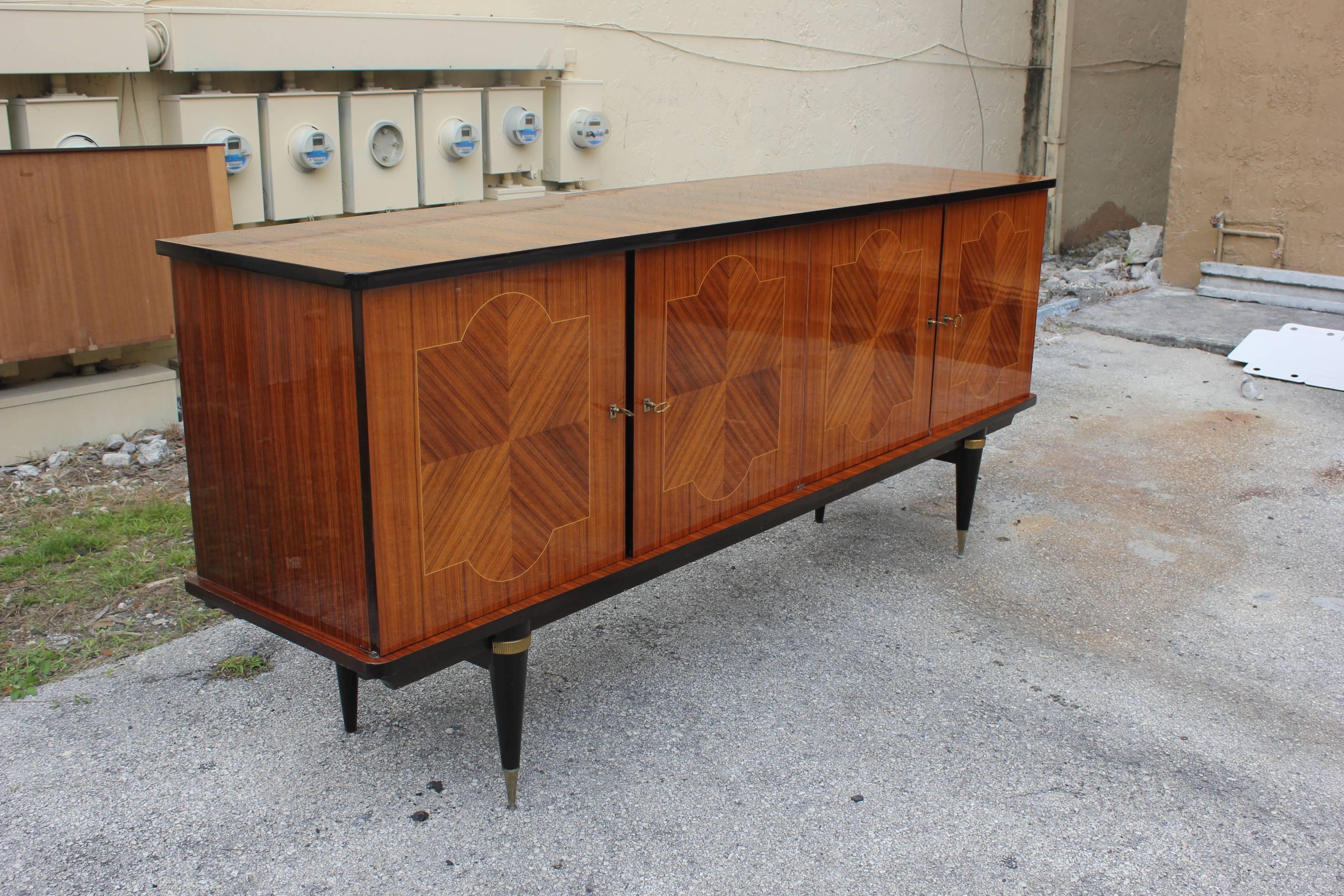 French Art Deco light Macassar ebony sideboard or buffet high gloss finish, marquetry design all four keys present, circa 1940, Please note these buffets can be taken apart to accommodate elevator needs if necessary.