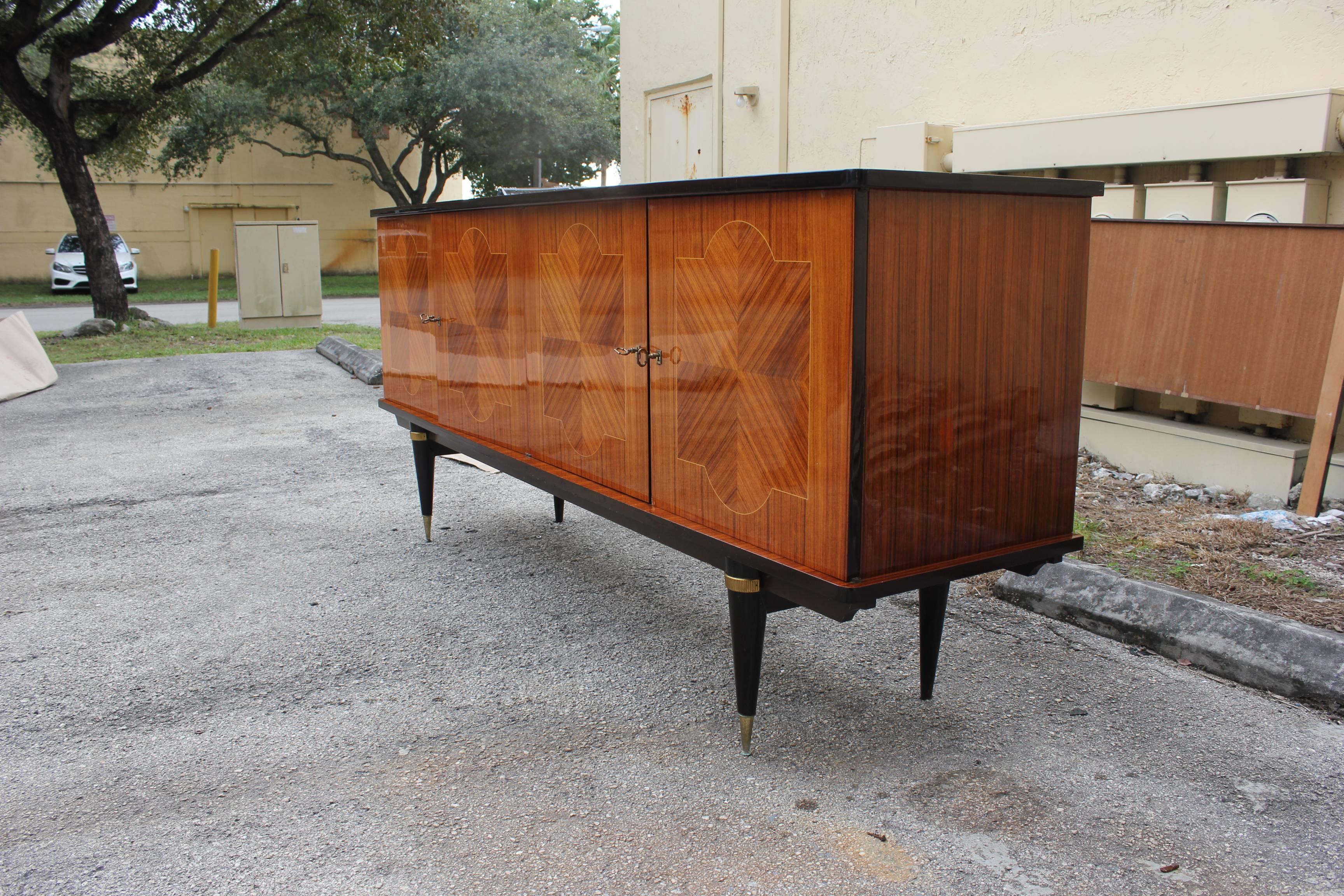 French Art Deco Sideboard Light Macassar Ebony Marquetry Design, circa 1940s In Excellent Condition In Hialeah, FL