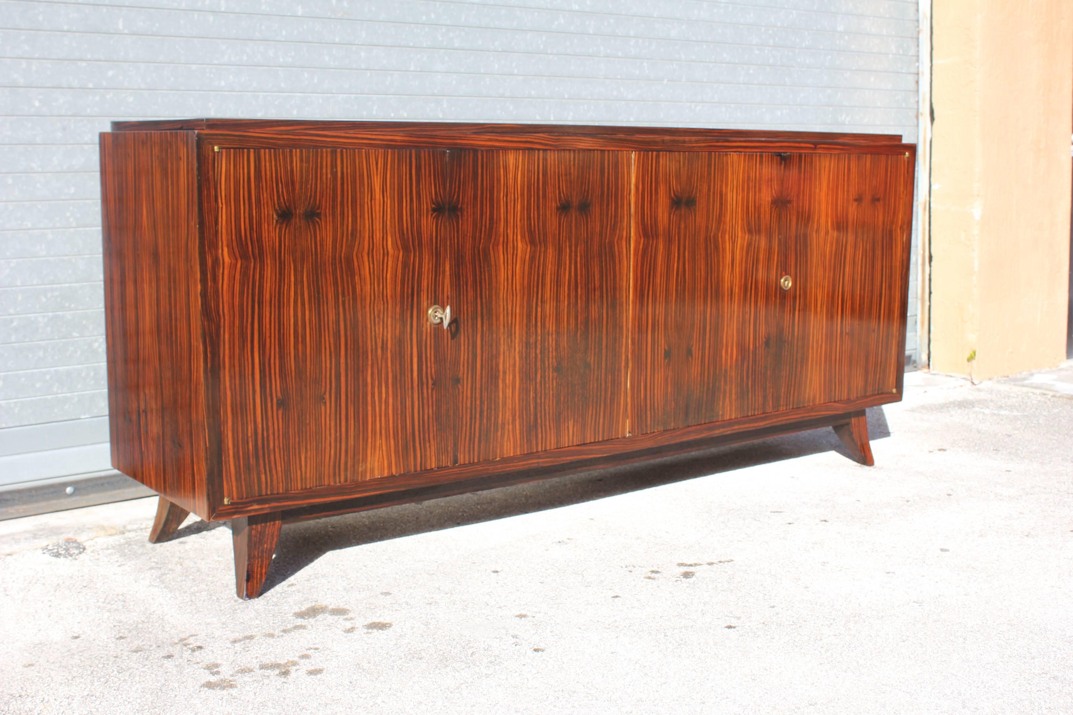 Stunning French Art Deco Sideboard or Buffet Exotic Macassar Ebony, circa 1940 In Good Condition In Hialeah, FL