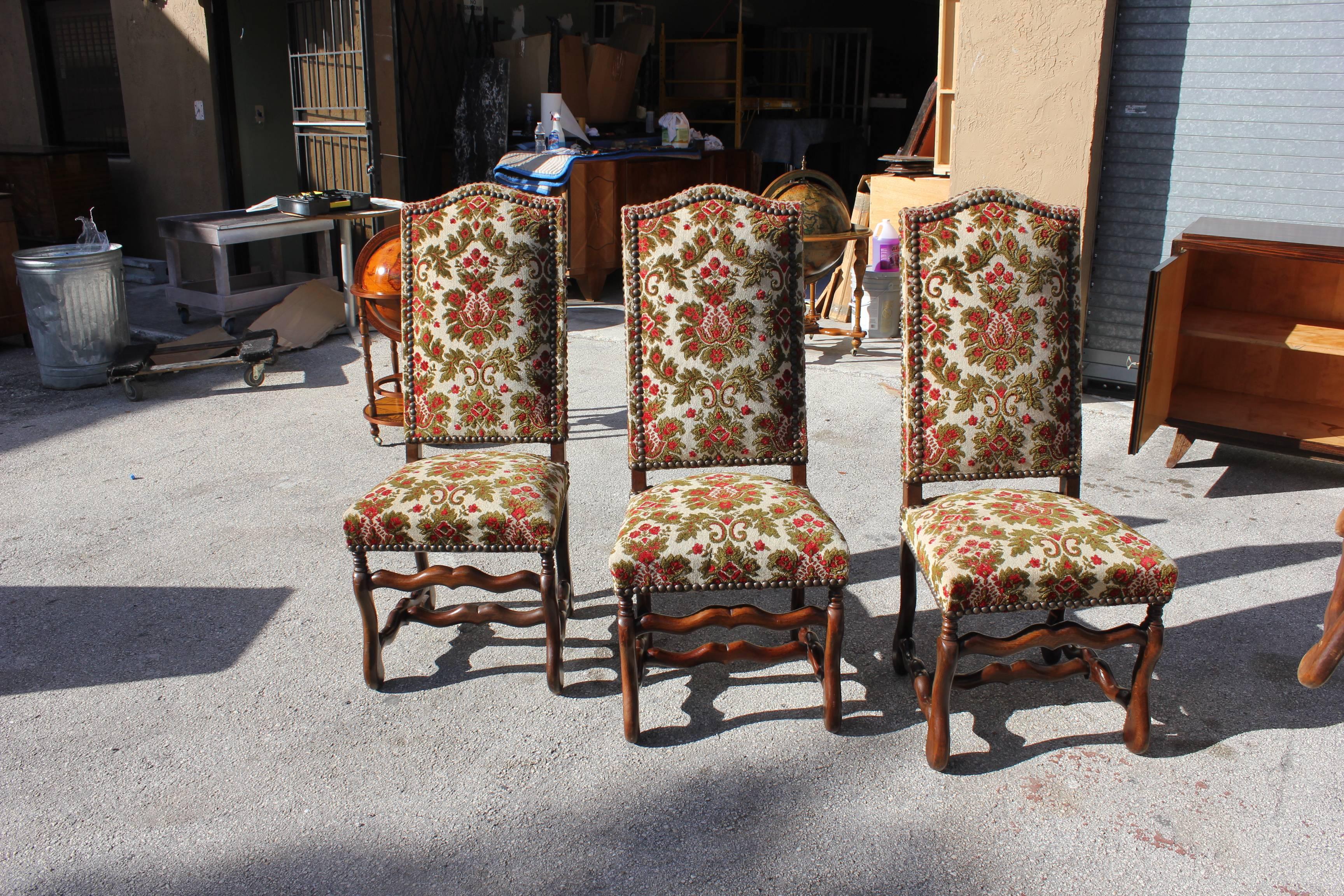 Beautiful set of six Louis XIII style Os de Mouton dining chairs with chapeau de gendarme backs, circa 1880s. Vintage fabric upholstery with nailheads,solid Walnut chair frames are in excellent condition.From Bordeaux France.
