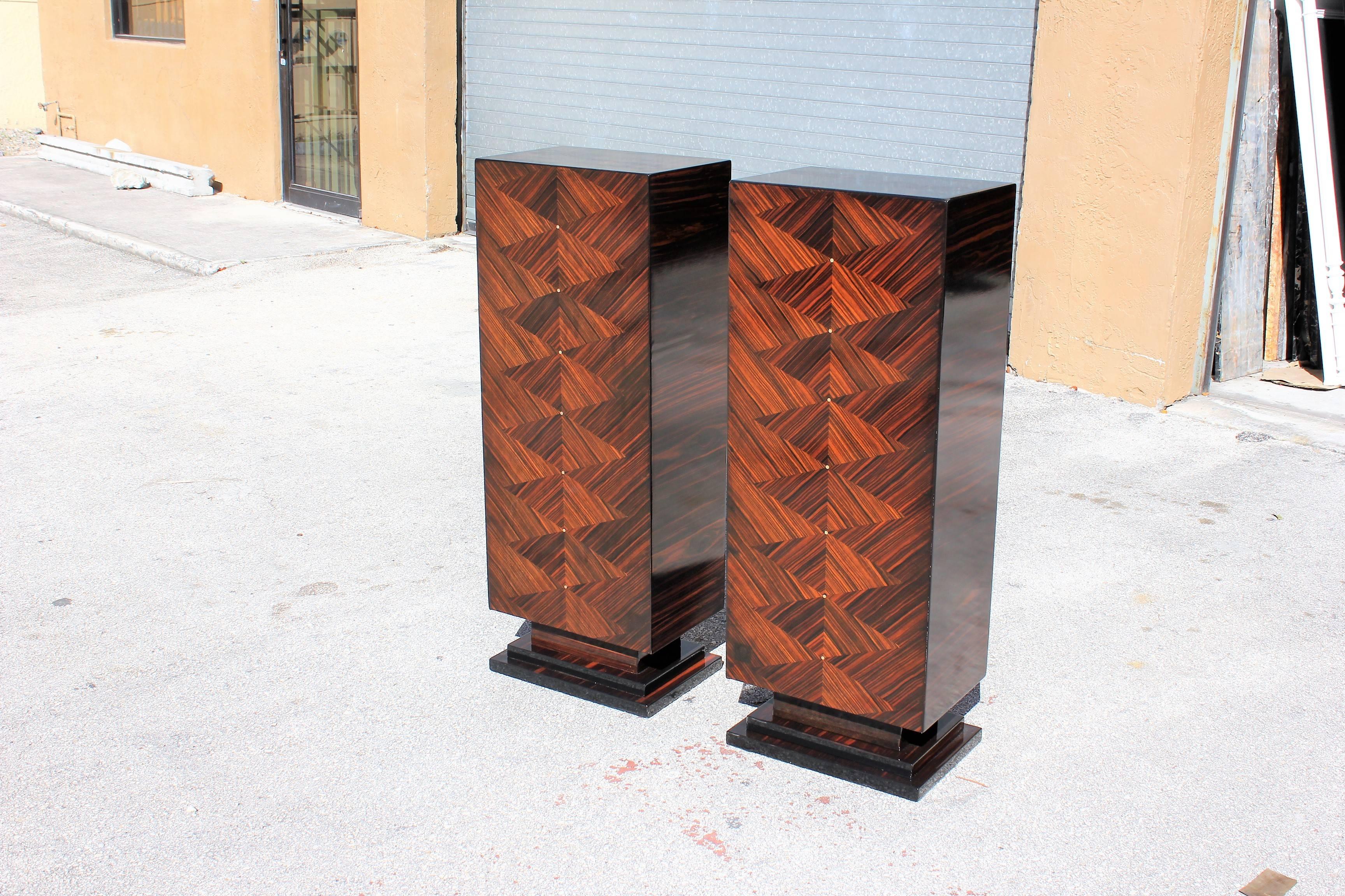 Mother-of-Pearl Pair of French Art Deco Exotic Macassar Ebony Pedestals, M-O-P Accents, 1940s